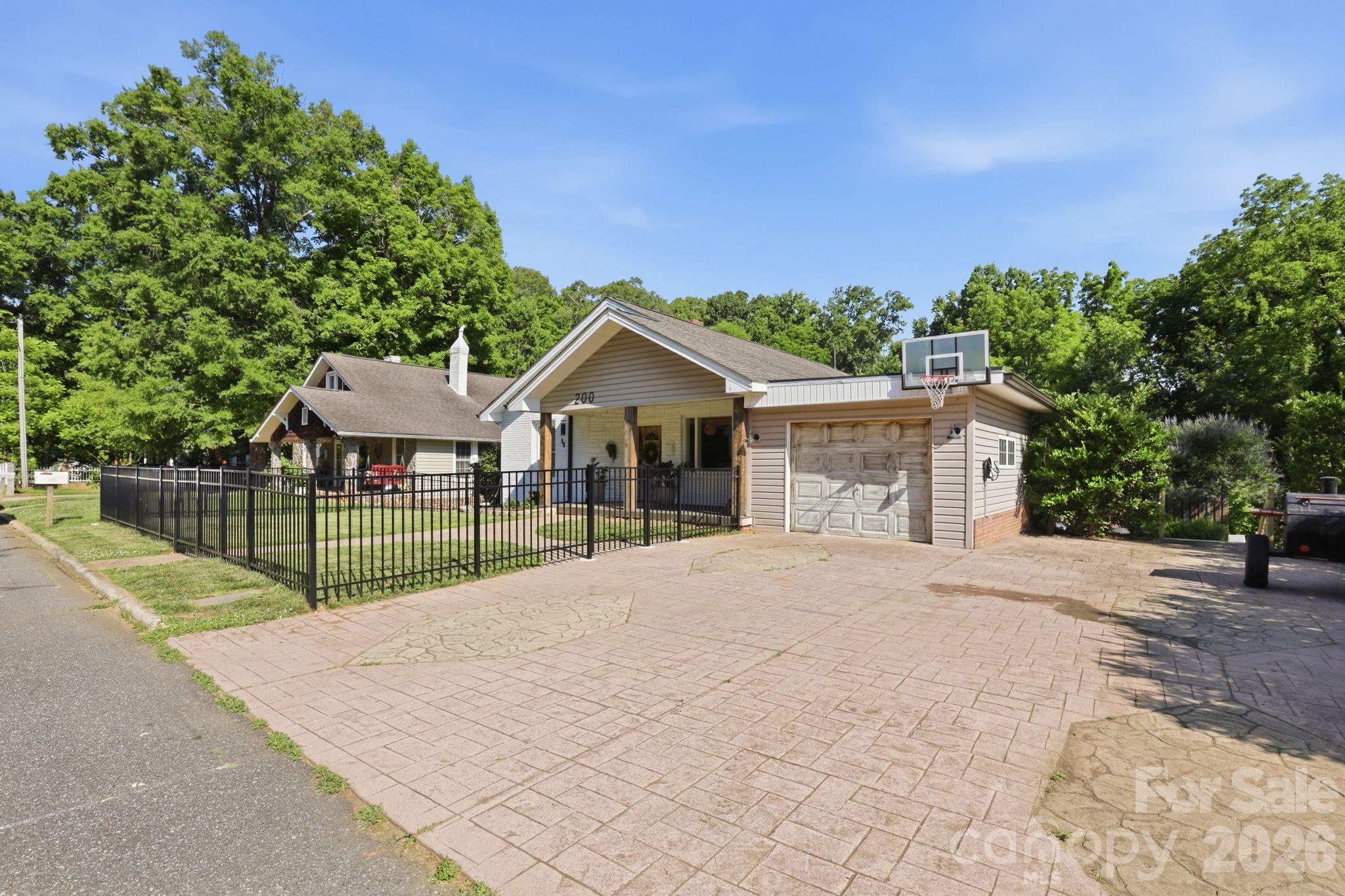 200 Feimster Street Property Photo 4
