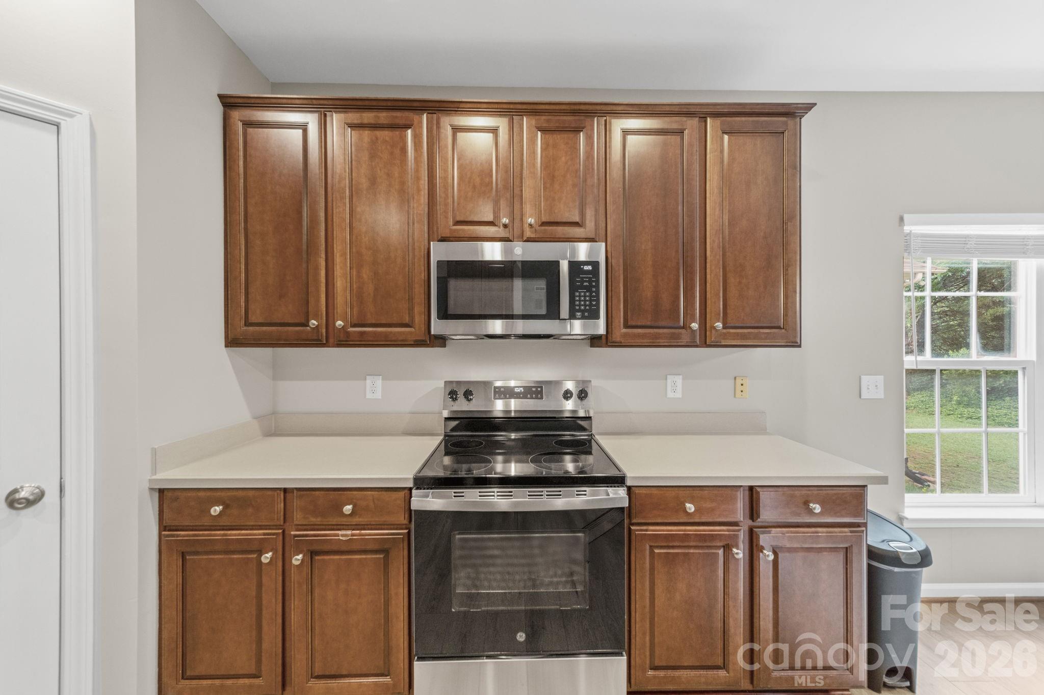 412 Amersham Lane Property Photo 14