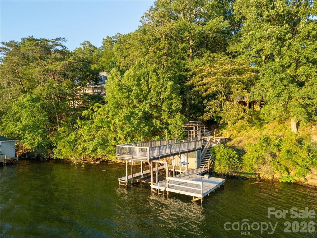 263 Lakewood Circle Property Photo 2