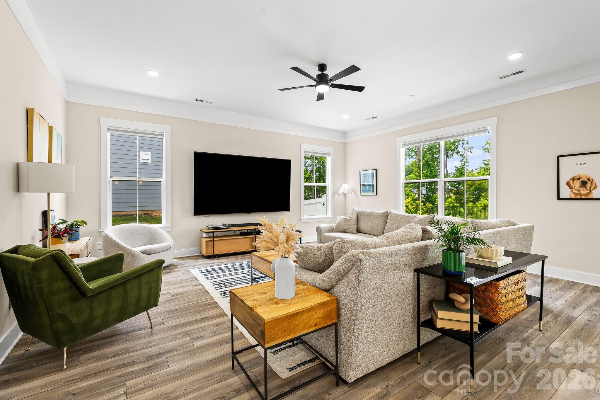 1002 Parkes Street Property Photo 8