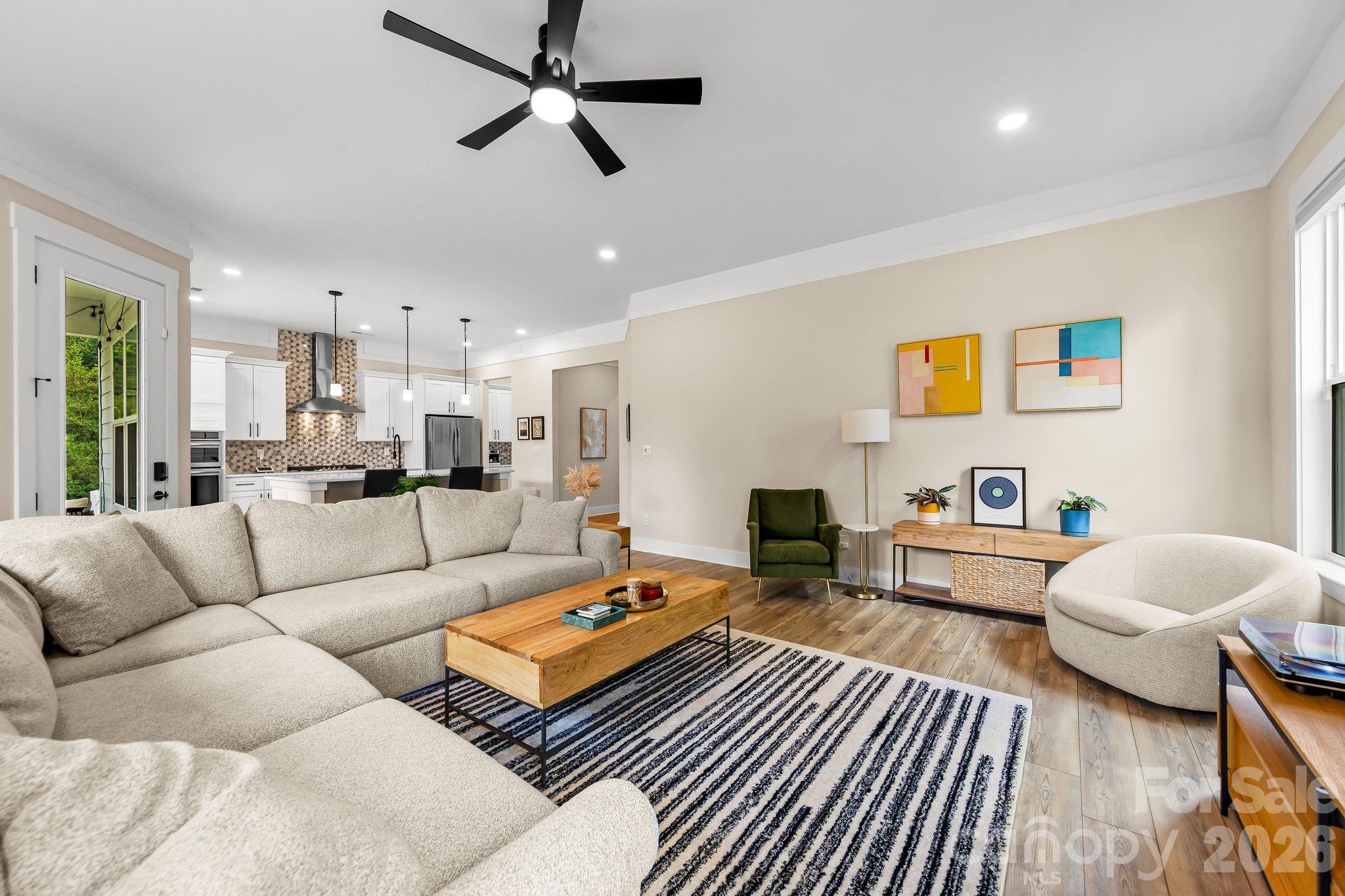 1002 Parkes Street Property Photo 9