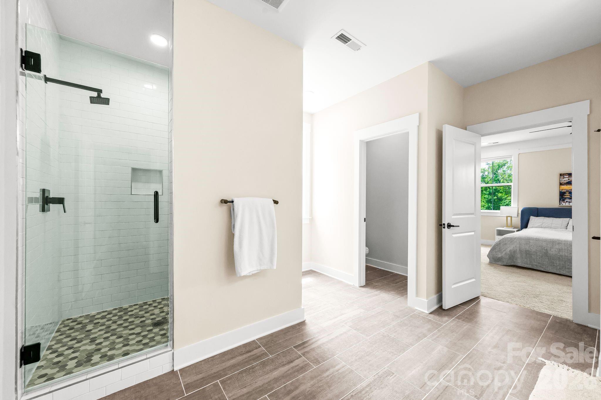 1002 Parkes Street Property Photo 17