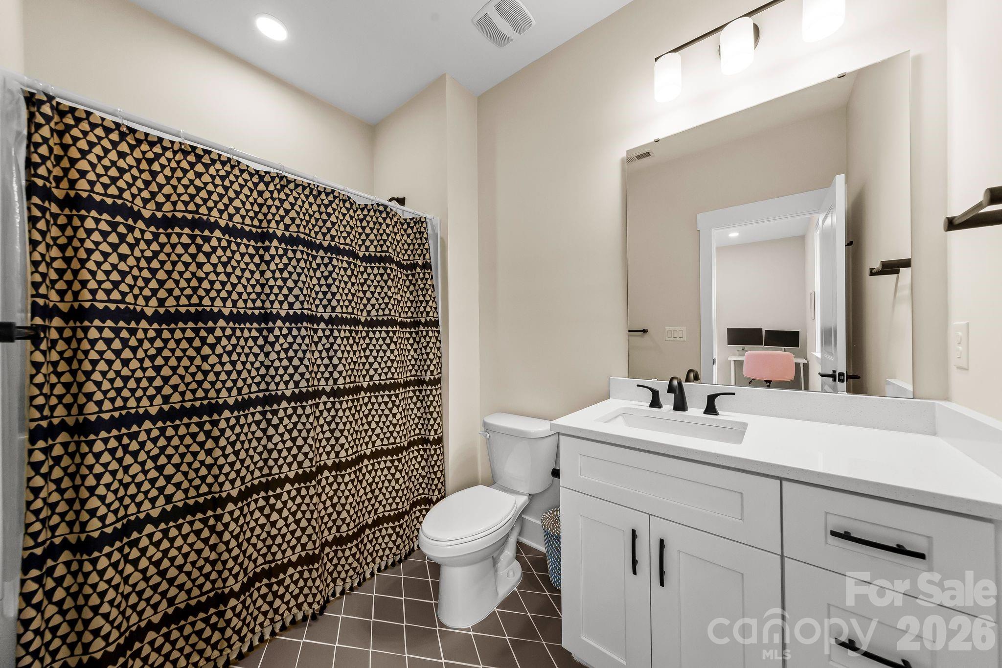 1002 Parkes Street Property Photo 22