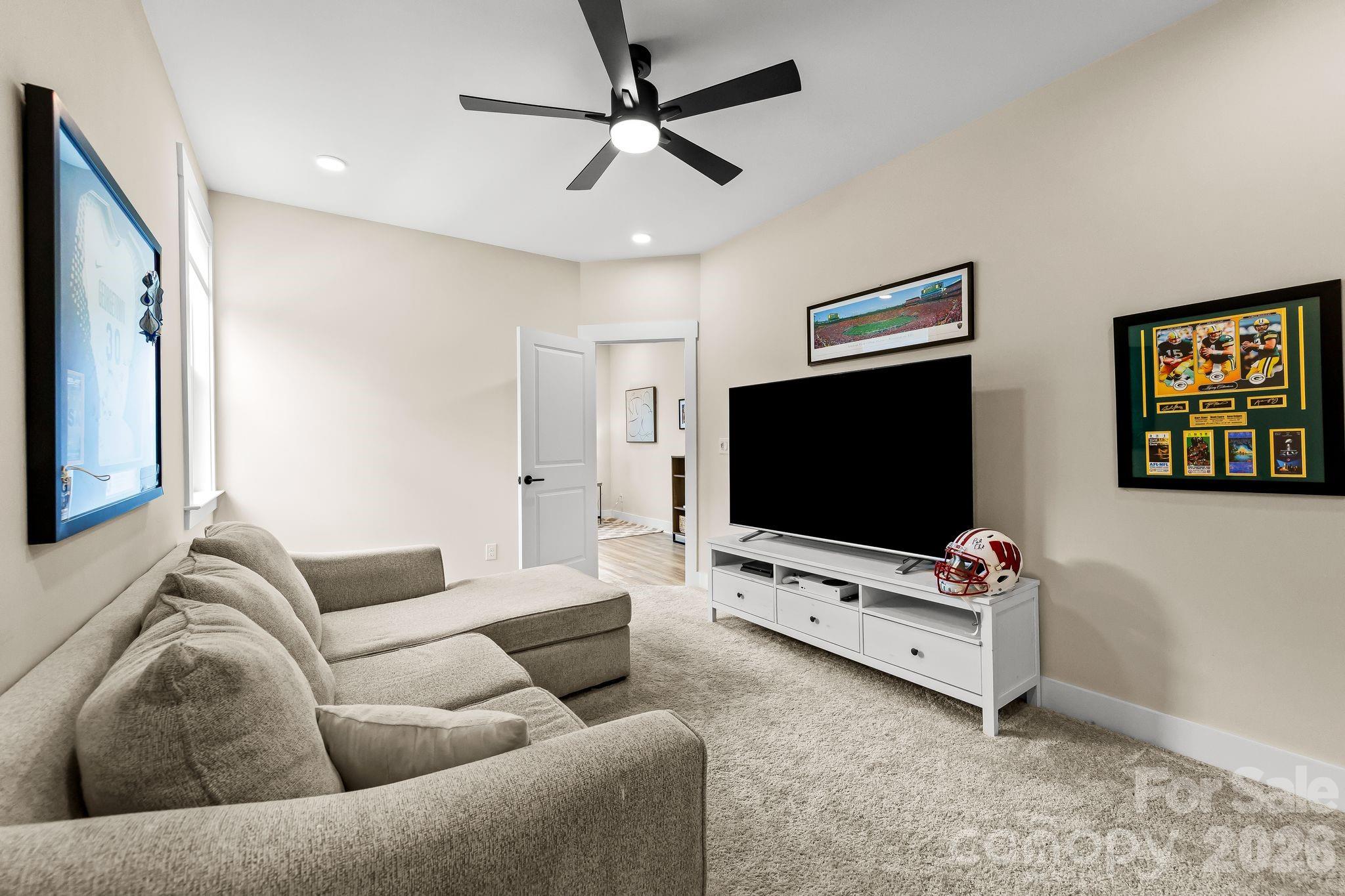 1002 Parkes Street Property Photo 25