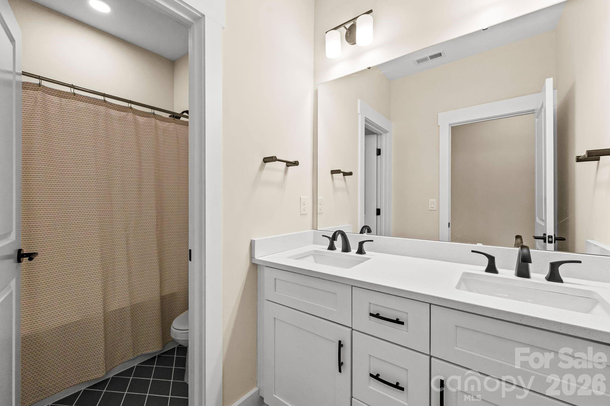 1002 Parkes Street Property Photo 26