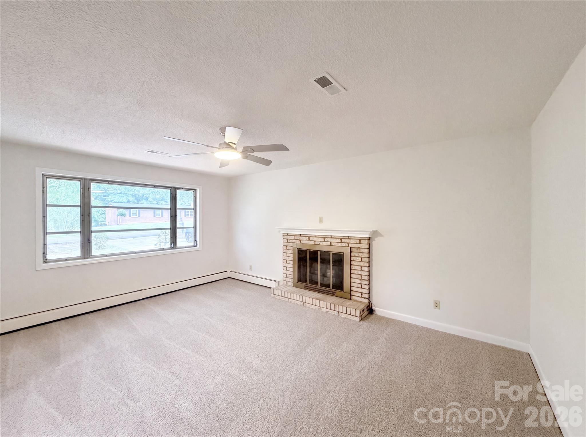 1580 W Cloaninger Avenue Property Photo 3
