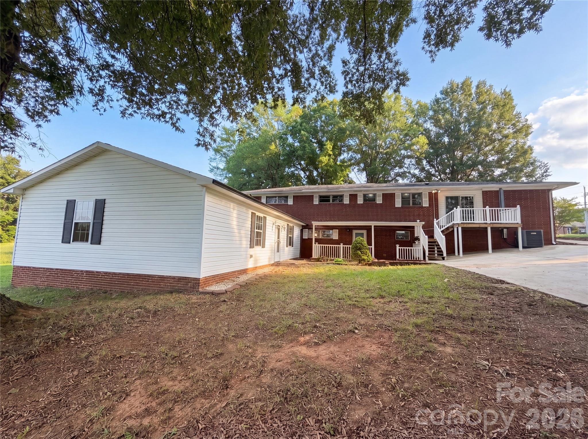 1580 W Cloaninger Avenue Property Photo 5