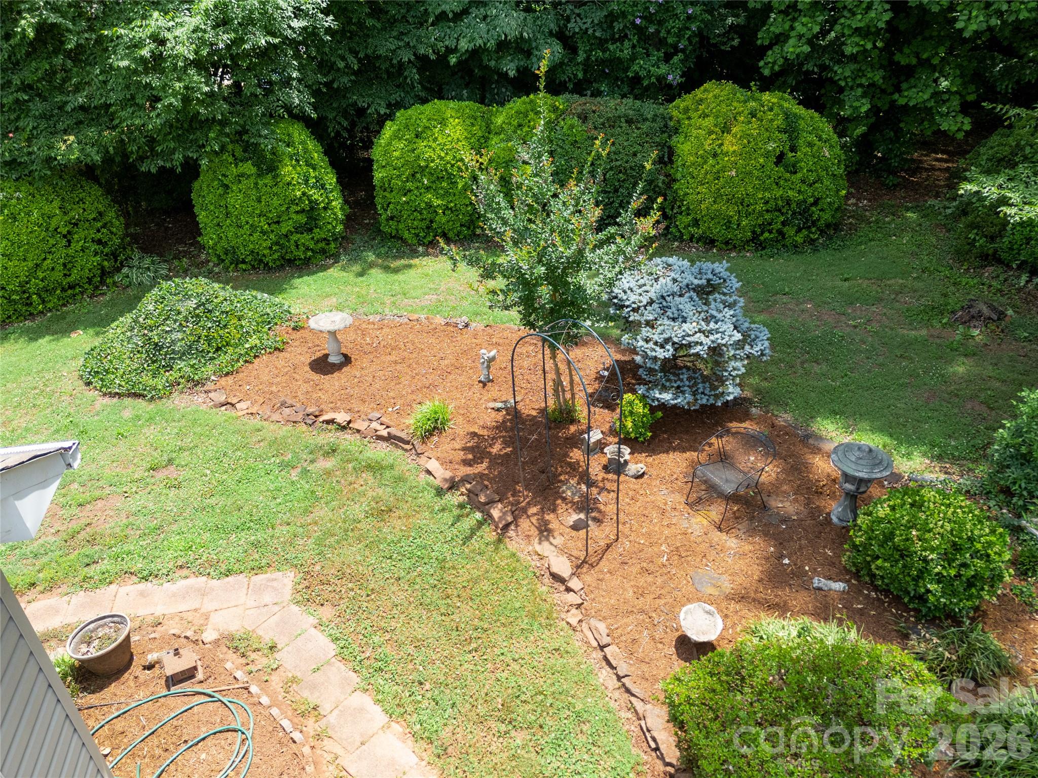 1724 Wellington Avenue Property Photo 3
