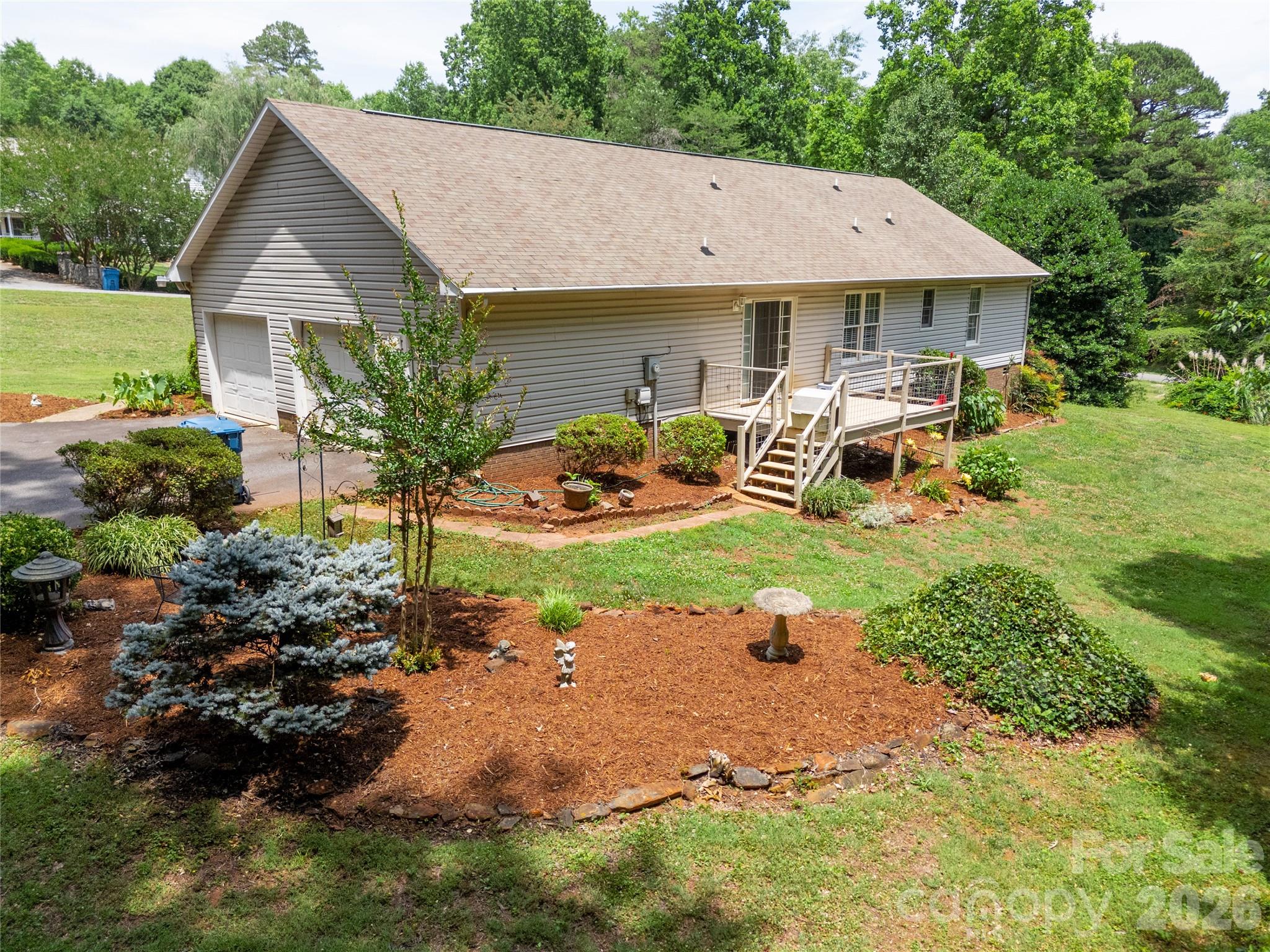1724 Wellington Avenue Property Photo 4