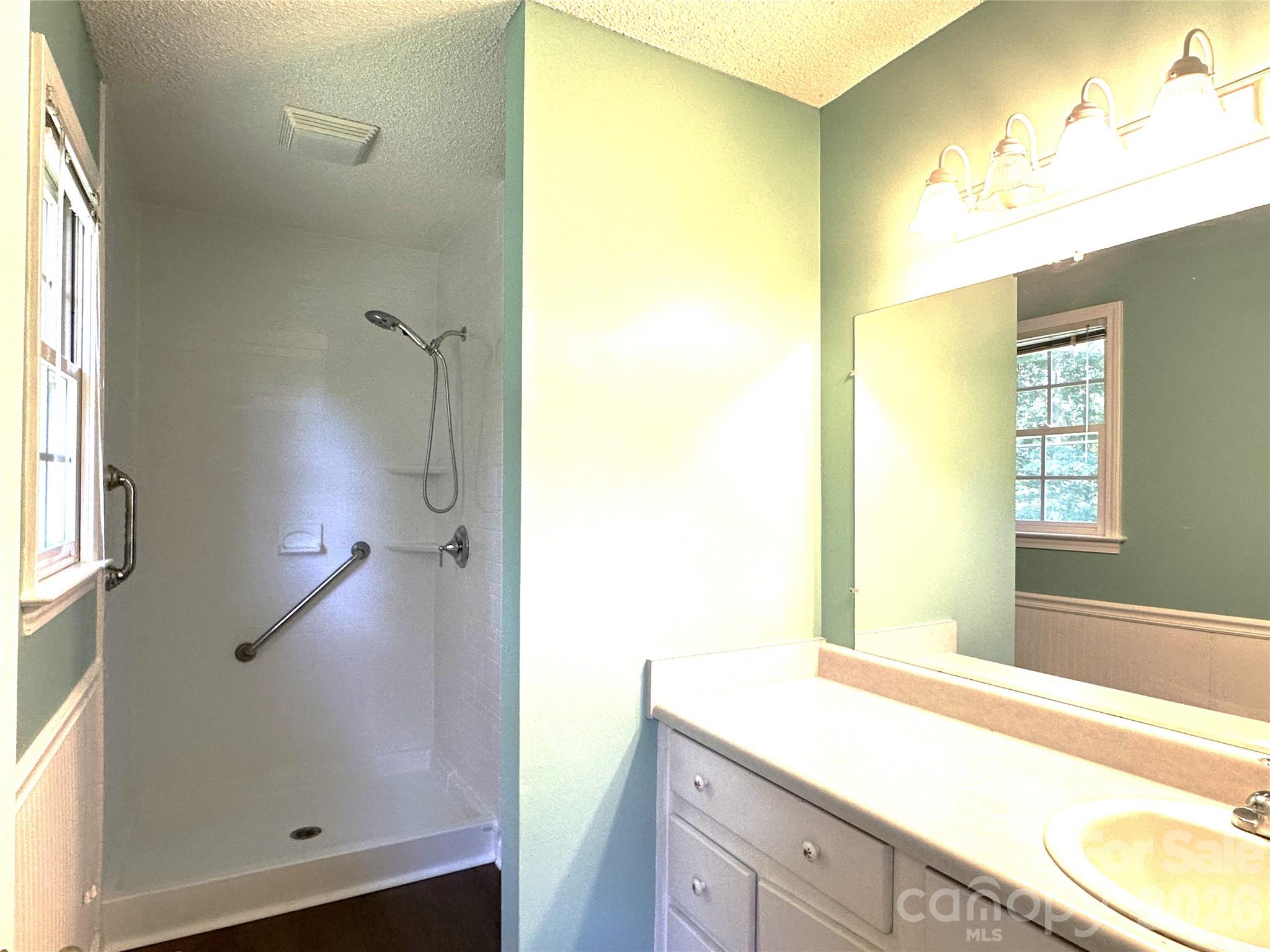 1724 Wellington Avenue Property Photo 23