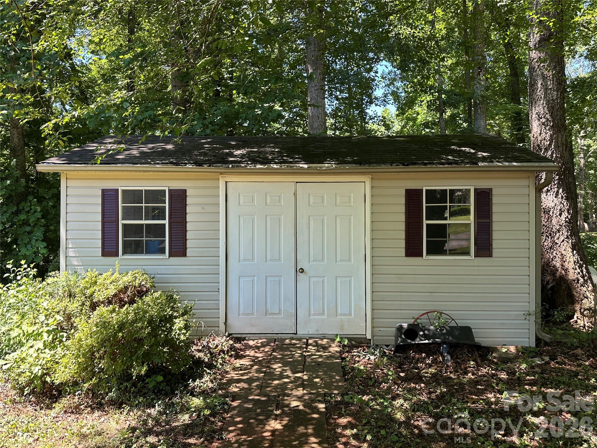 1724 Wellington Avenue Property Photo 32