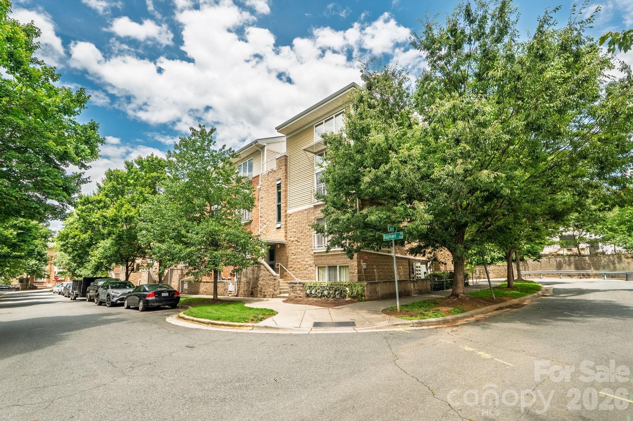 649 Raphael Place Property Photo 32