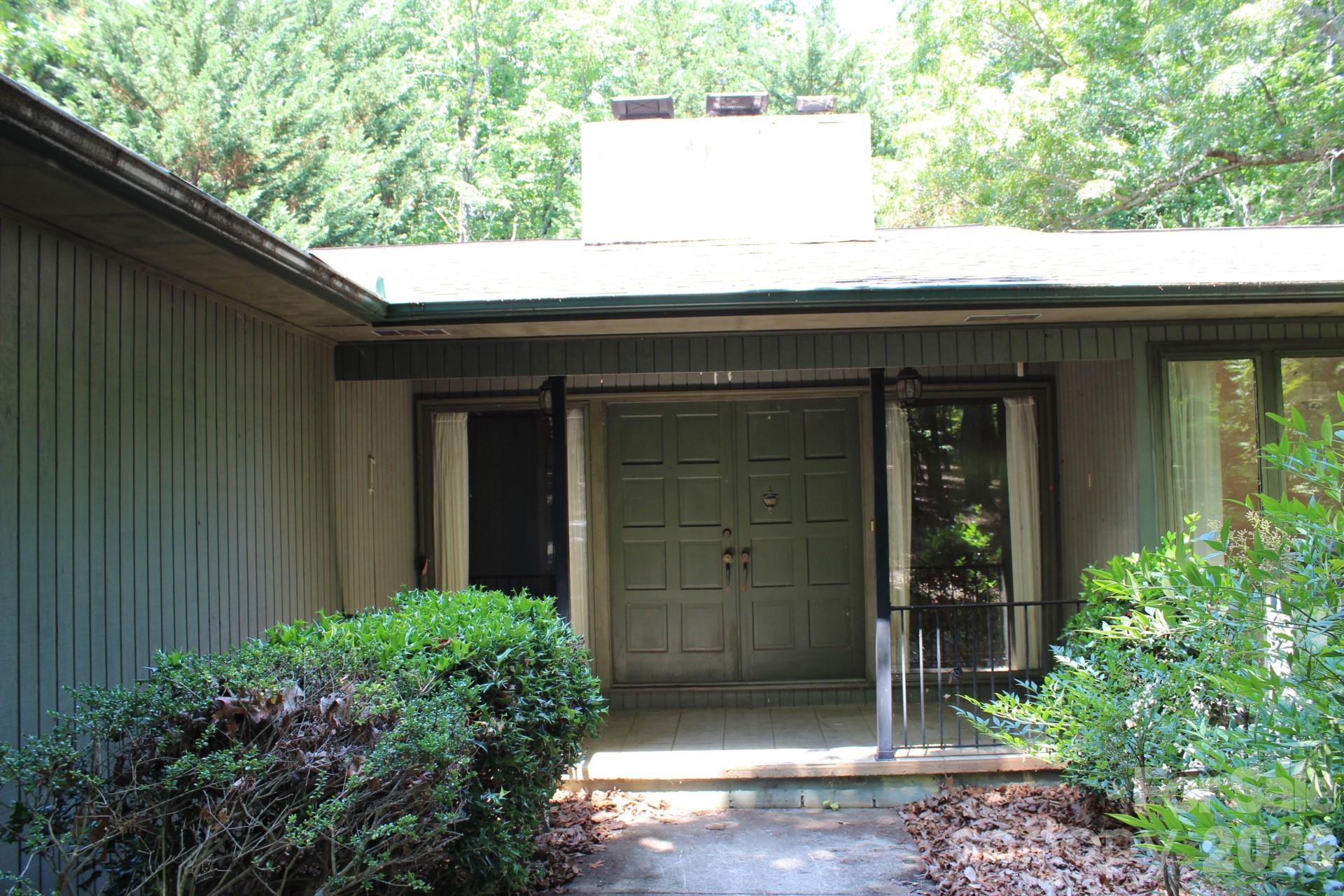 30 Oak Lane Property Photo 2