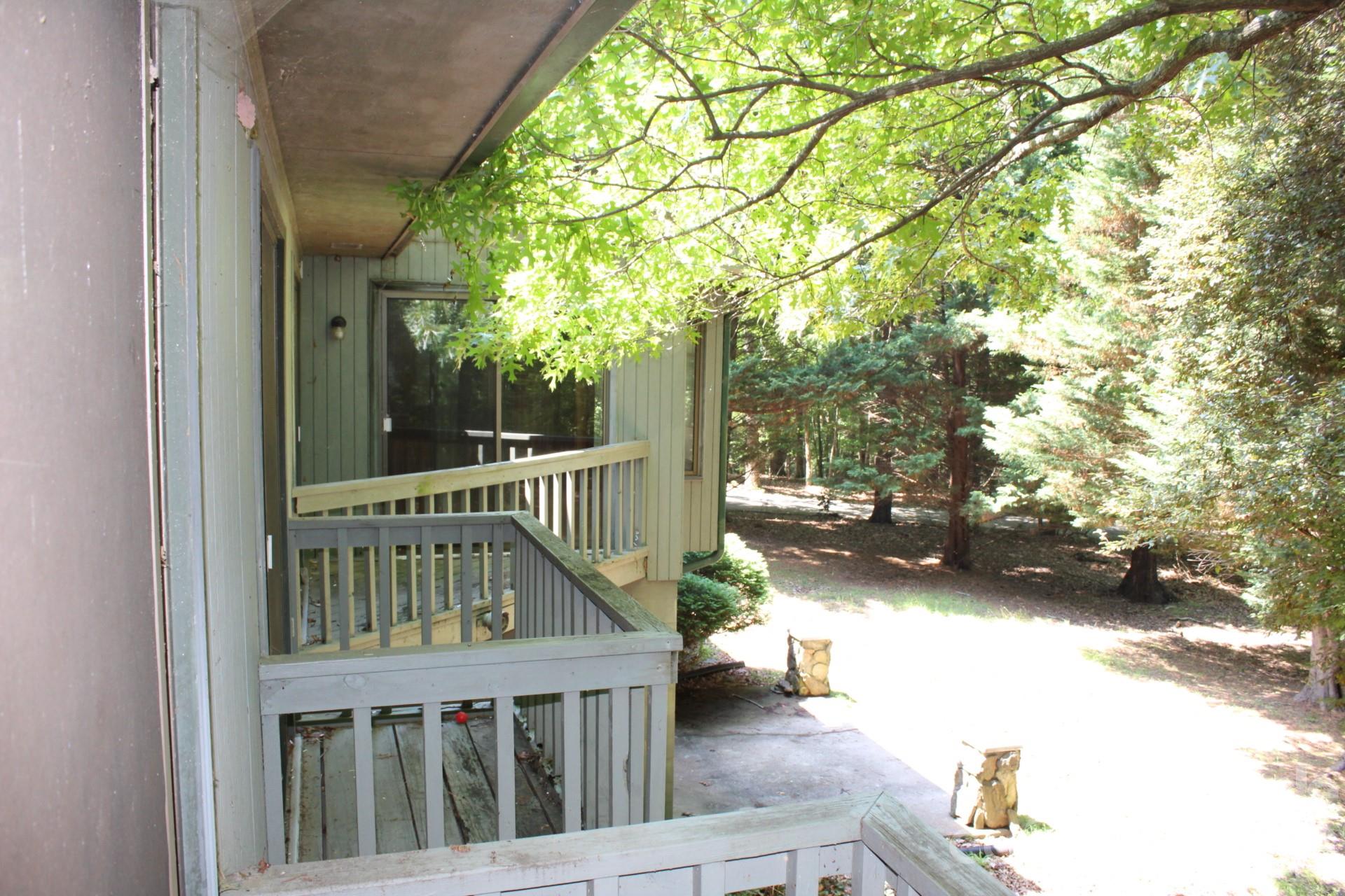 30 Oak Lane Property Photo 6