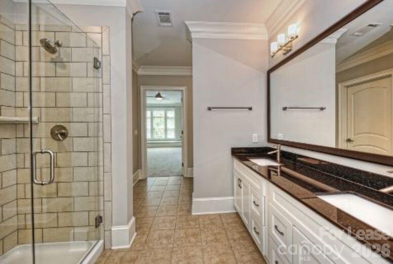 2100 Queens Road Entertainer Property Photo 9