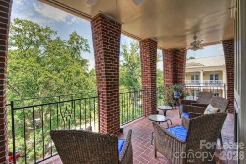 2100 Queens Road Entertainer Property Photo 15