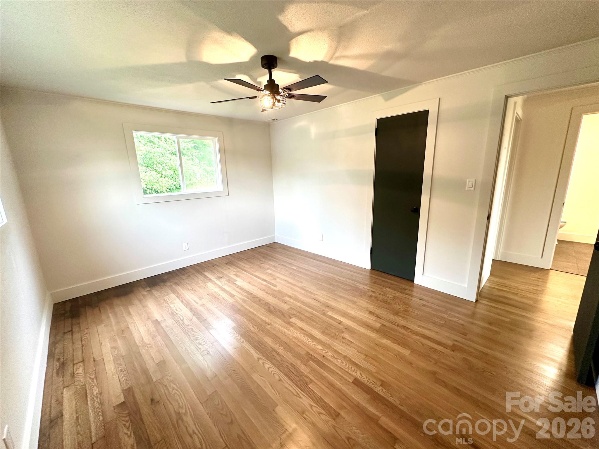 908 E 1st Street Property Photo 14