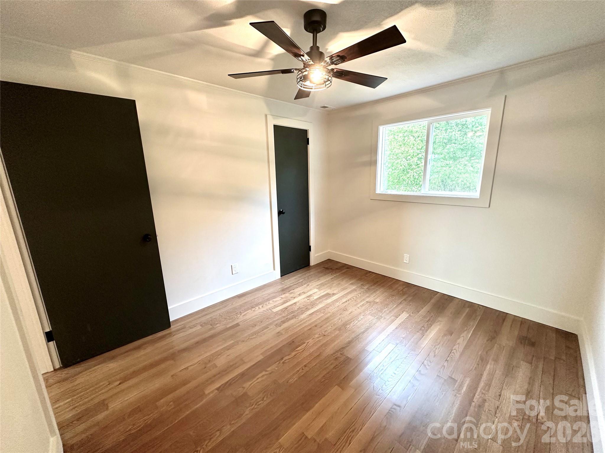 908 E 1st Street Property Photo 27