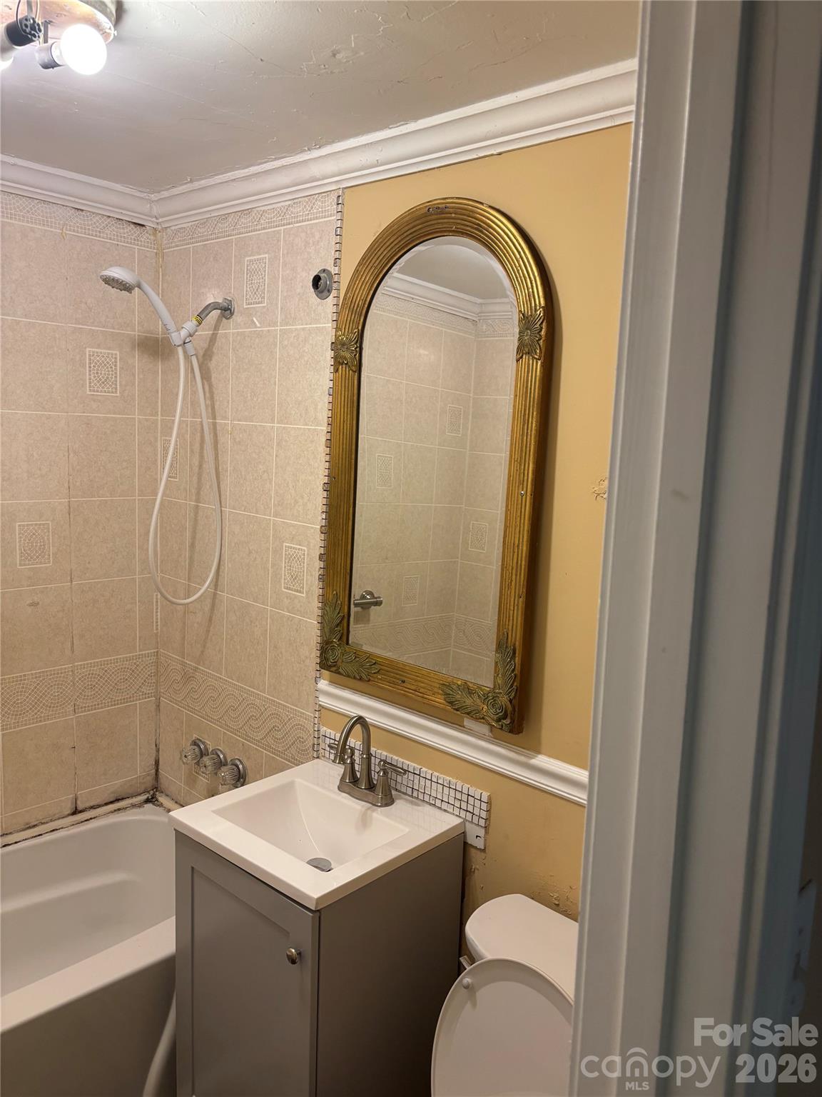 209 Rickenbacker Street Property Photo 10