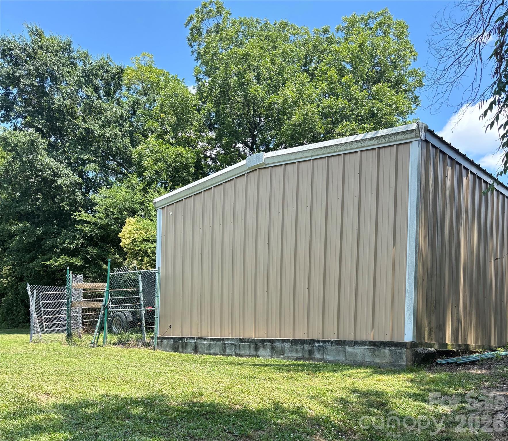 209 Rickenbacker Street Property Photo 12