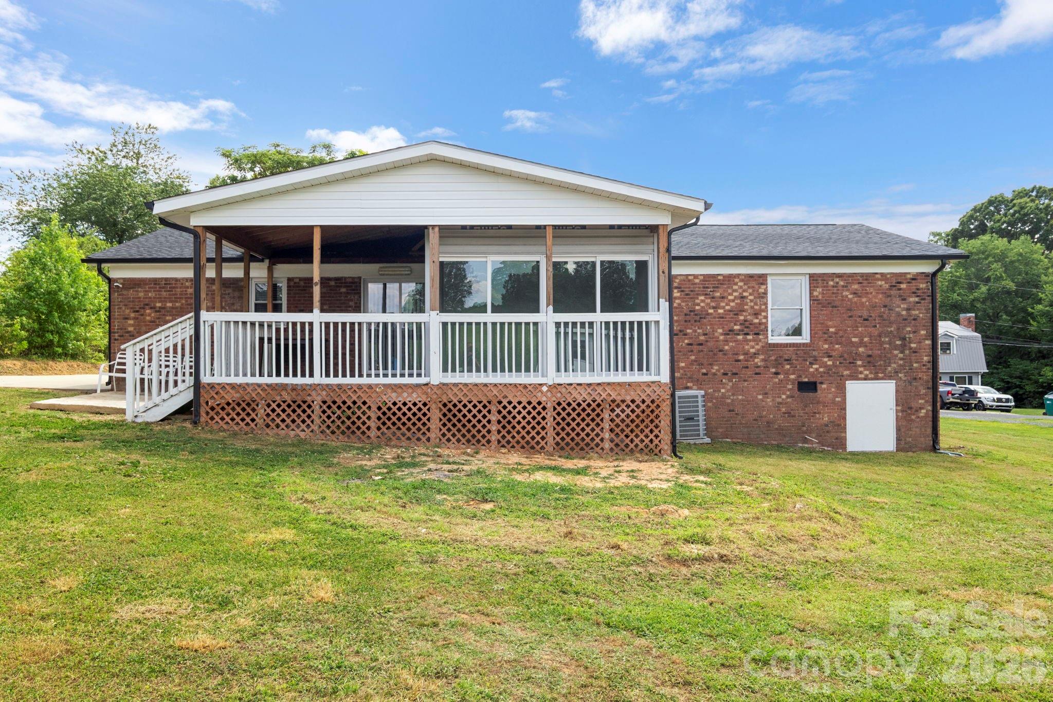 904 Long Street Property Photo 28