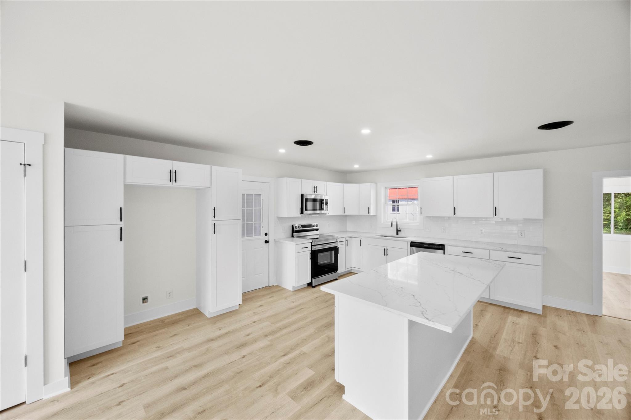 5421 Maplewood Lane Property Photo 8