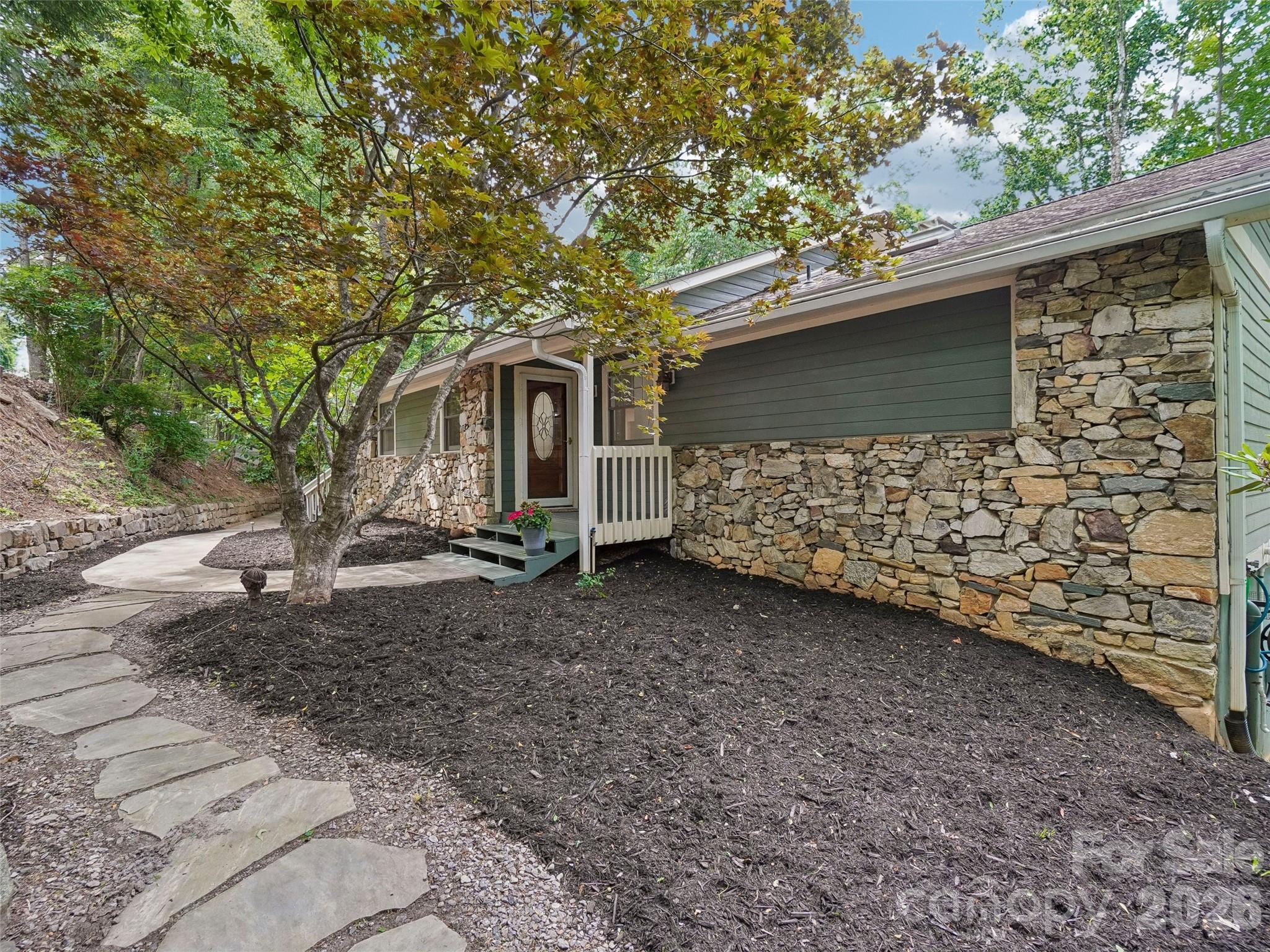10 Chestnut Top Circle Property Photo 1
