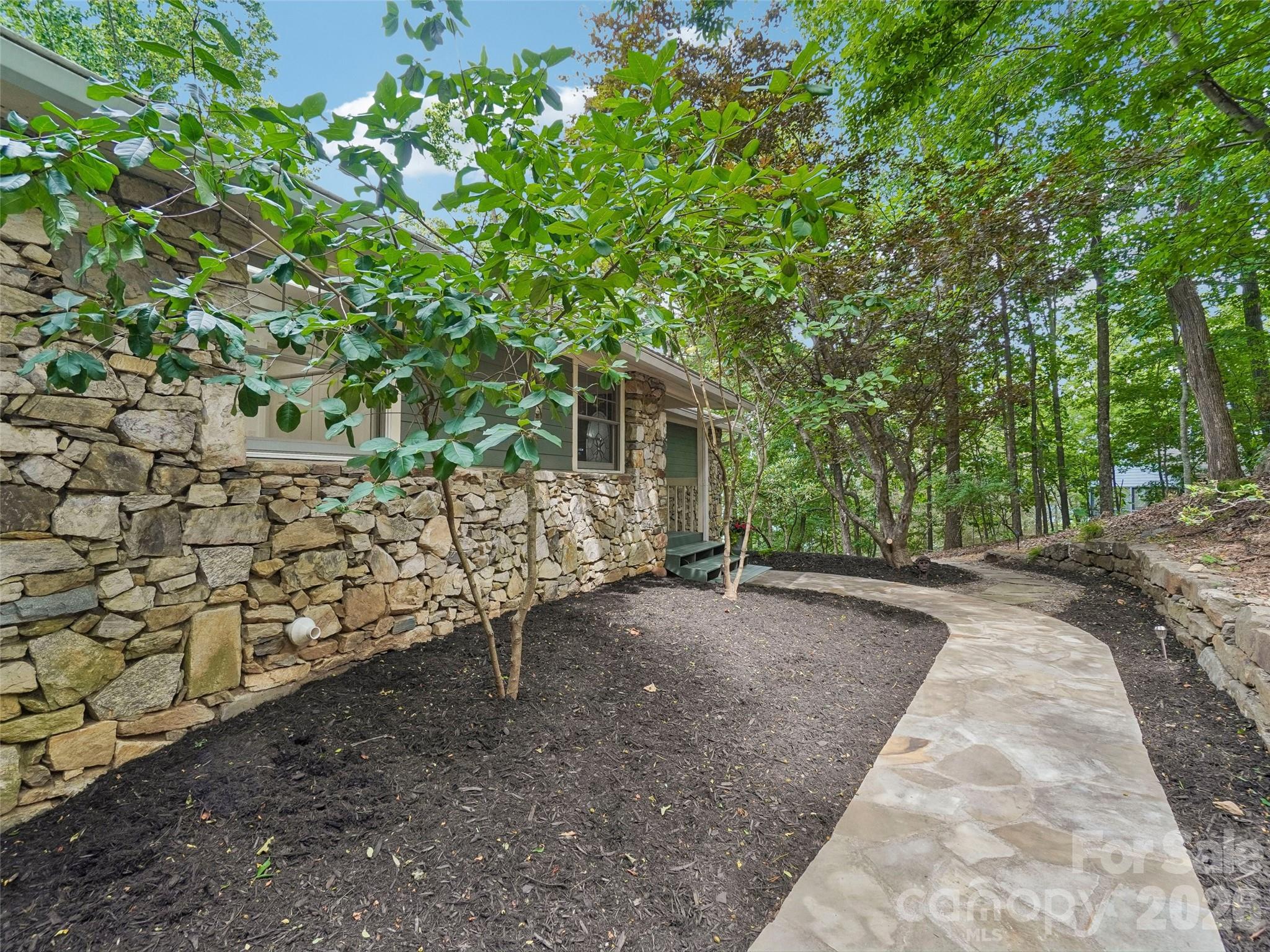 10 Chestnut Top Circle Property Photo 4