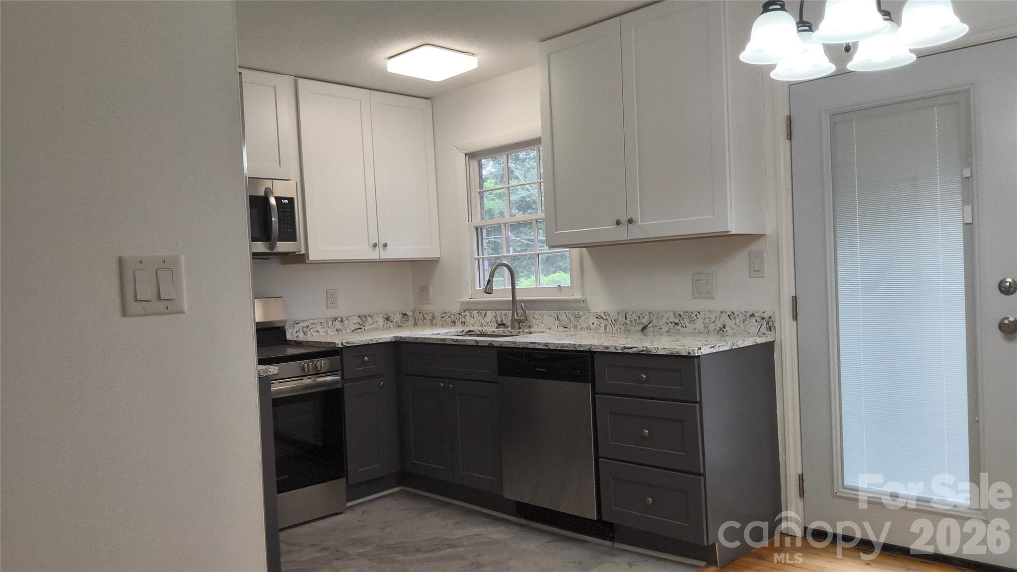 1920 Herrin Avenue Property Photo 6