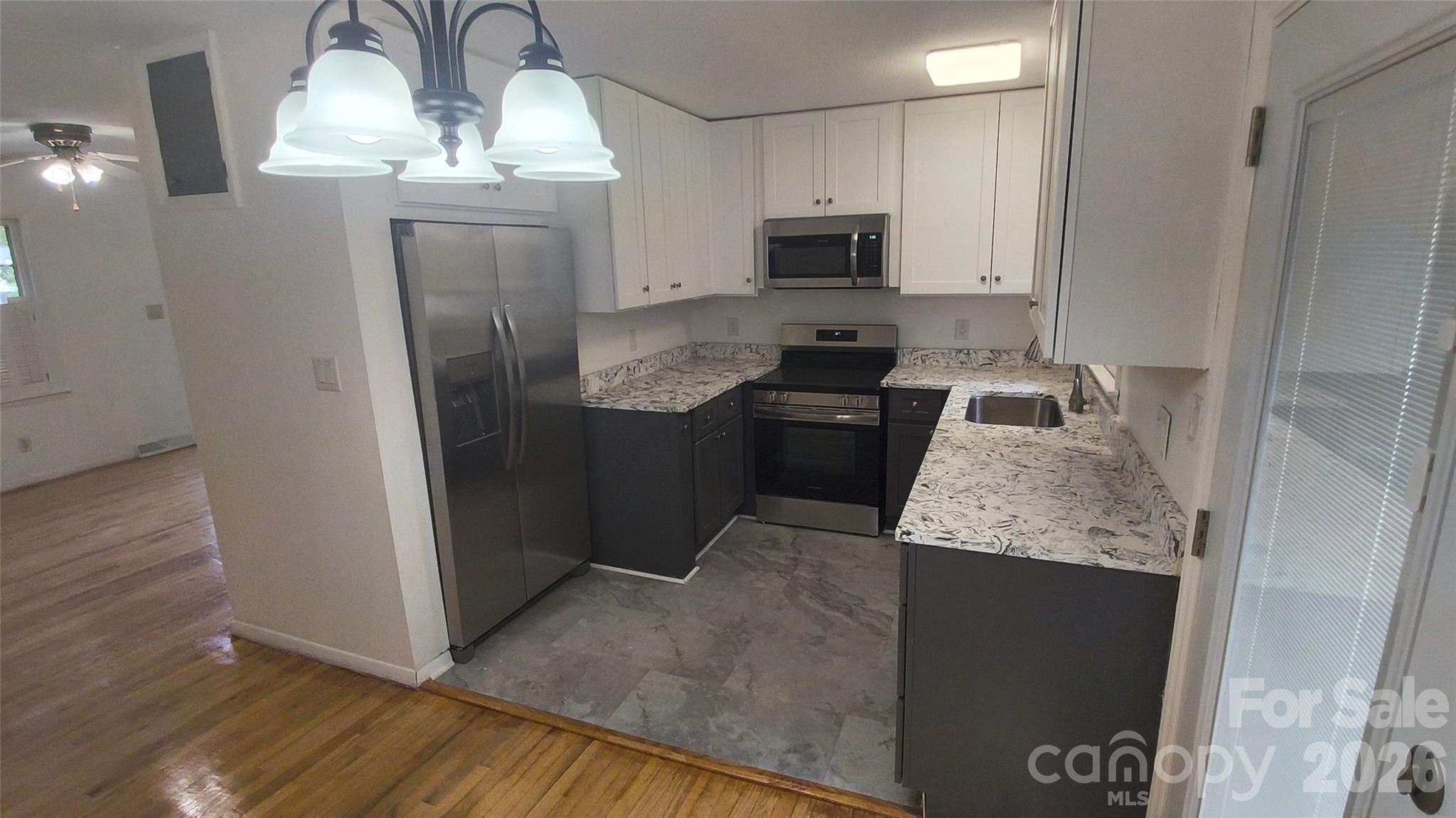 1920 Herrin Avenue Property Photo 7