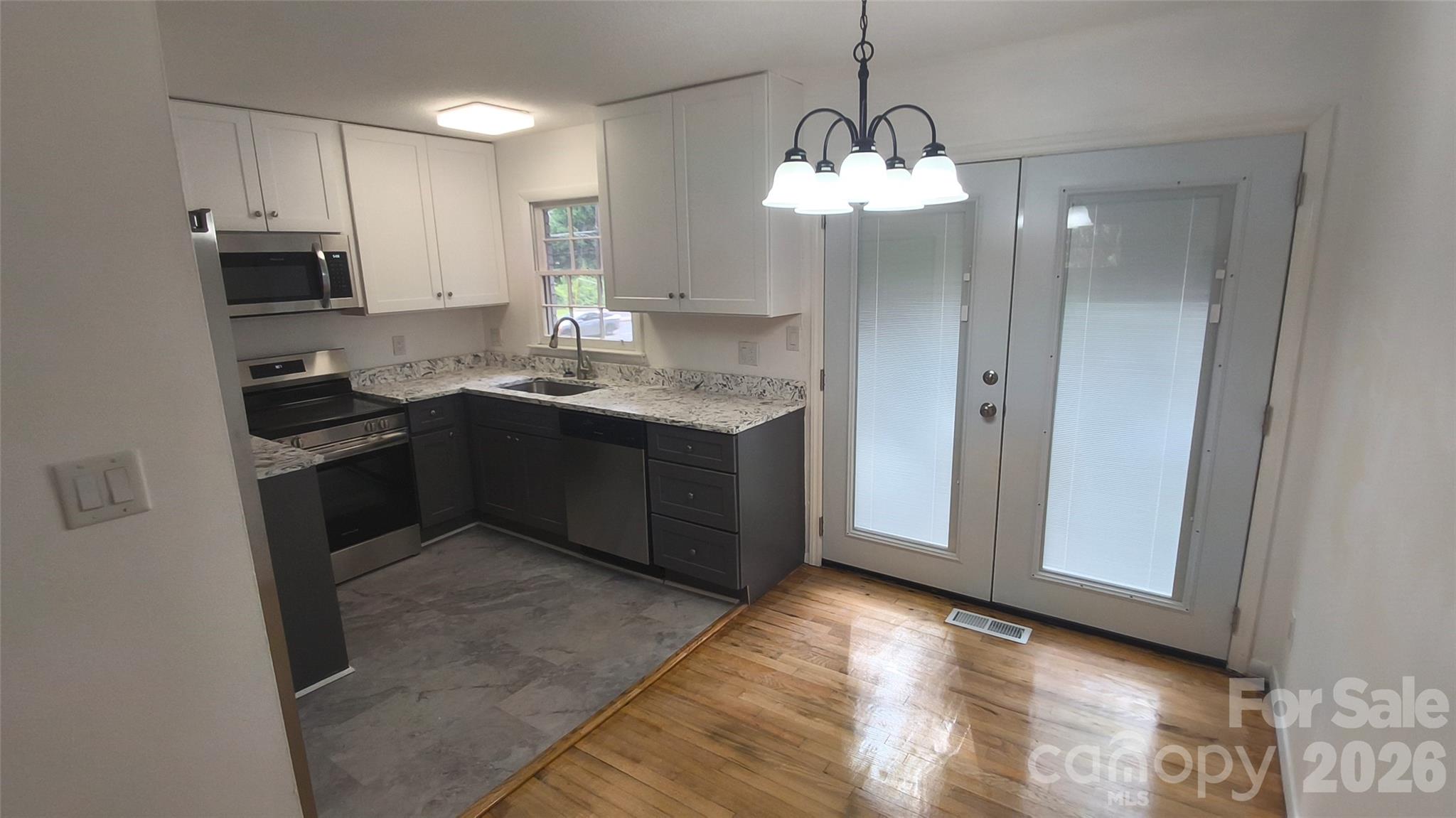 1920 Herrin Avenue Property Photo 20