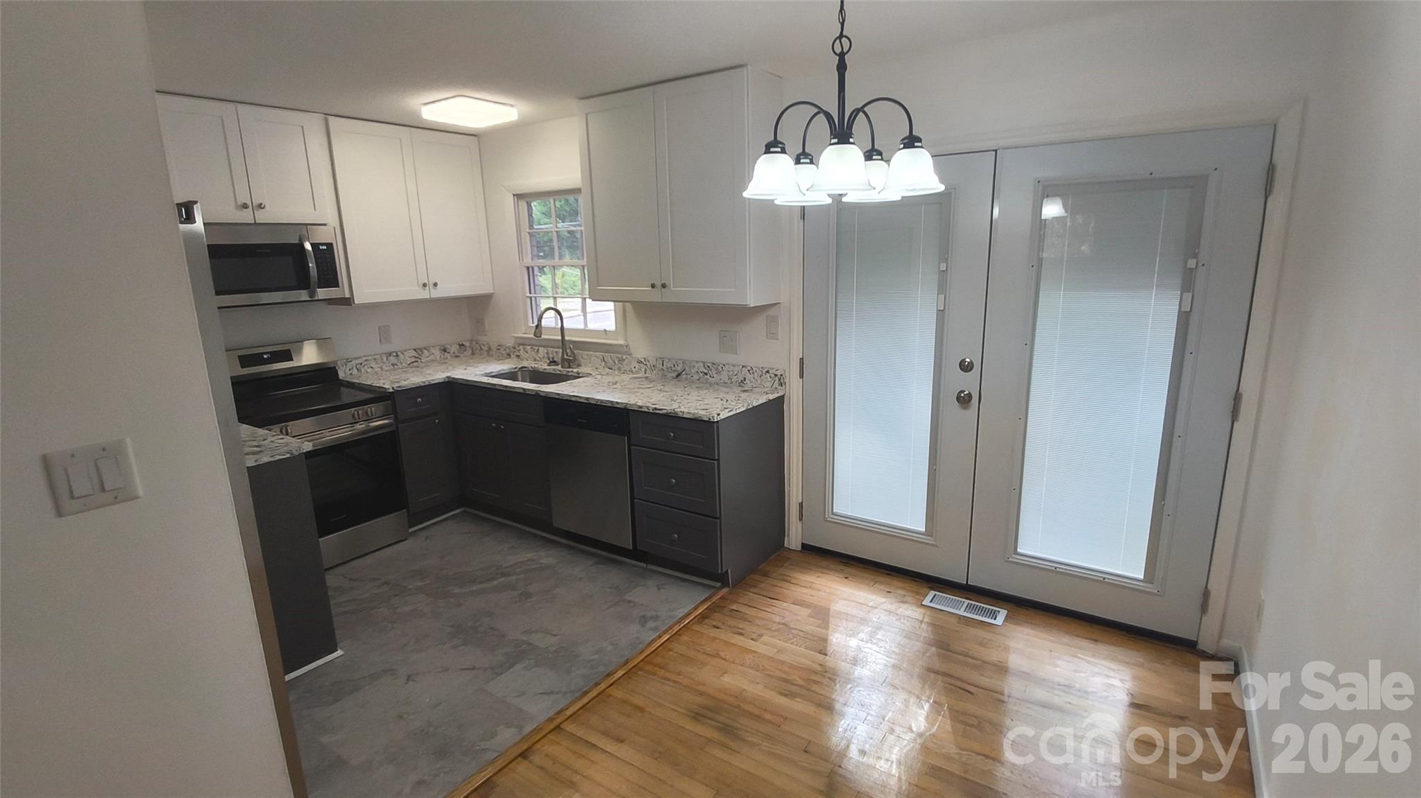 1920 Herrin Avenue Property Photo 22