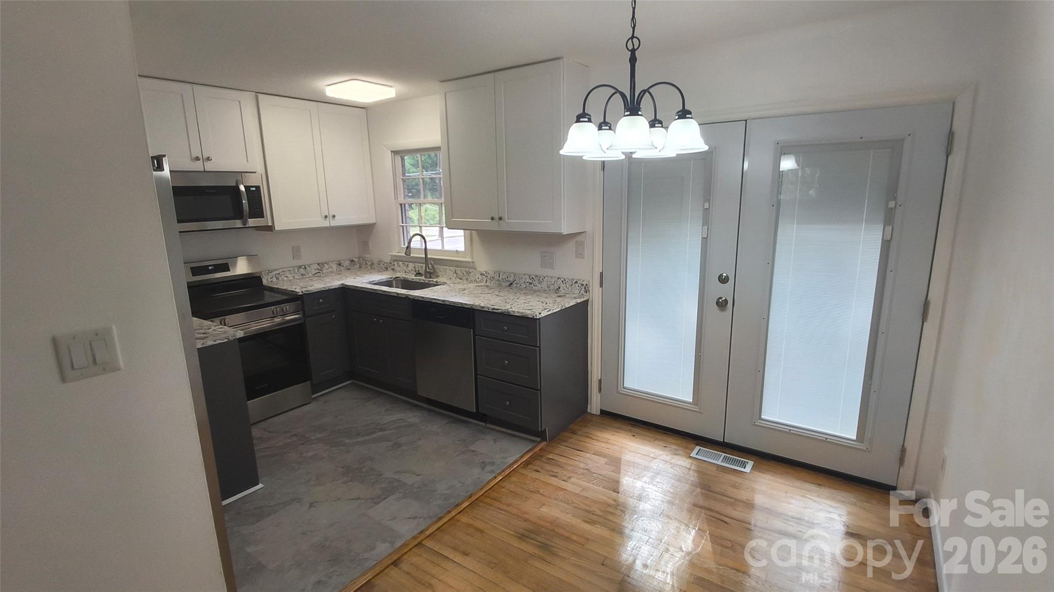 1920 Herrin Avenue Property Photo 23