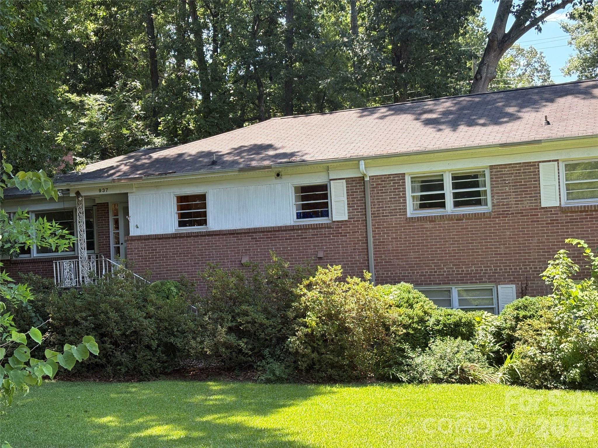 937 Nottingham Drive Property Photo 1