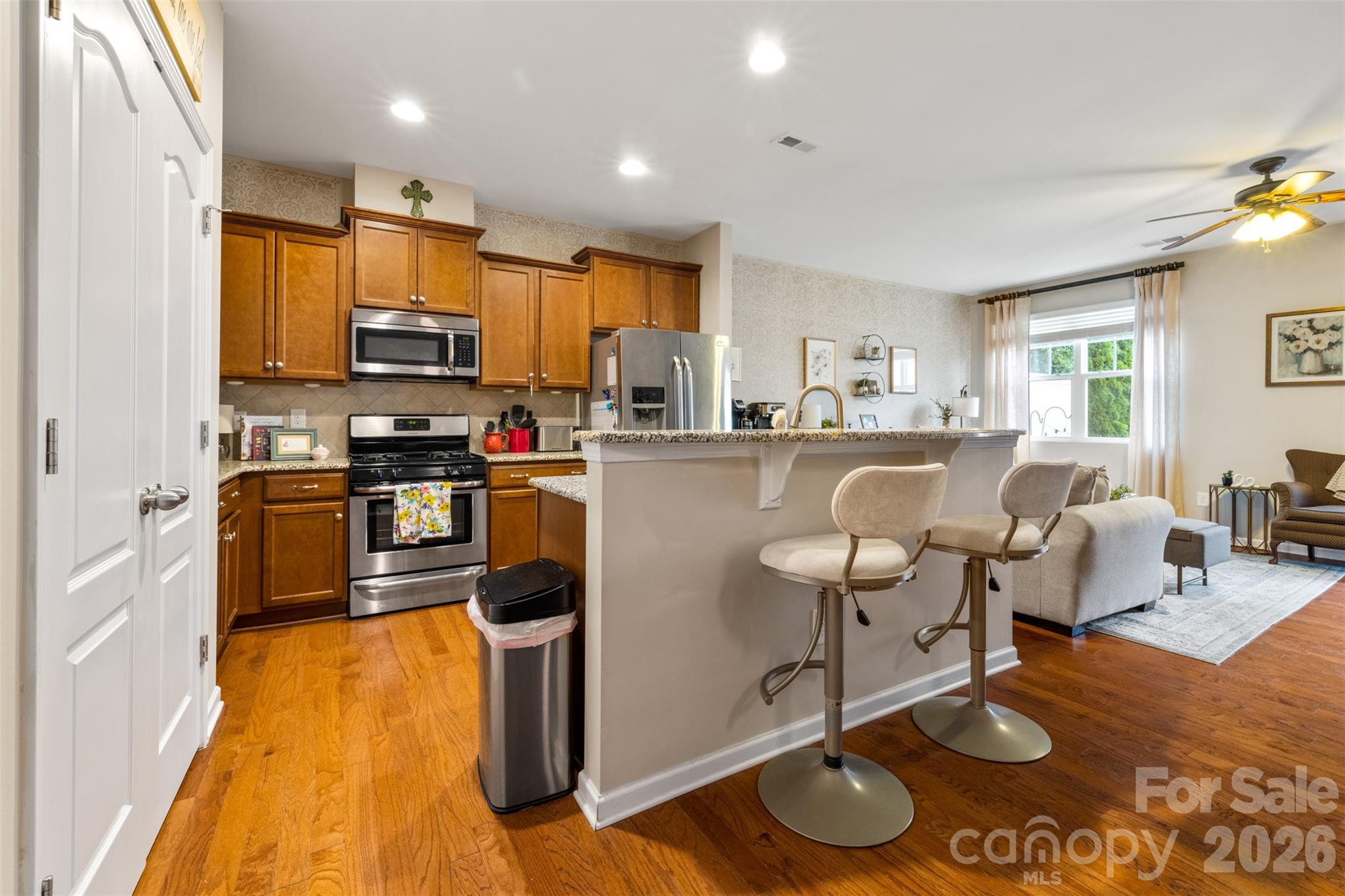 7044 Woodsbay Lane Property Photo 6