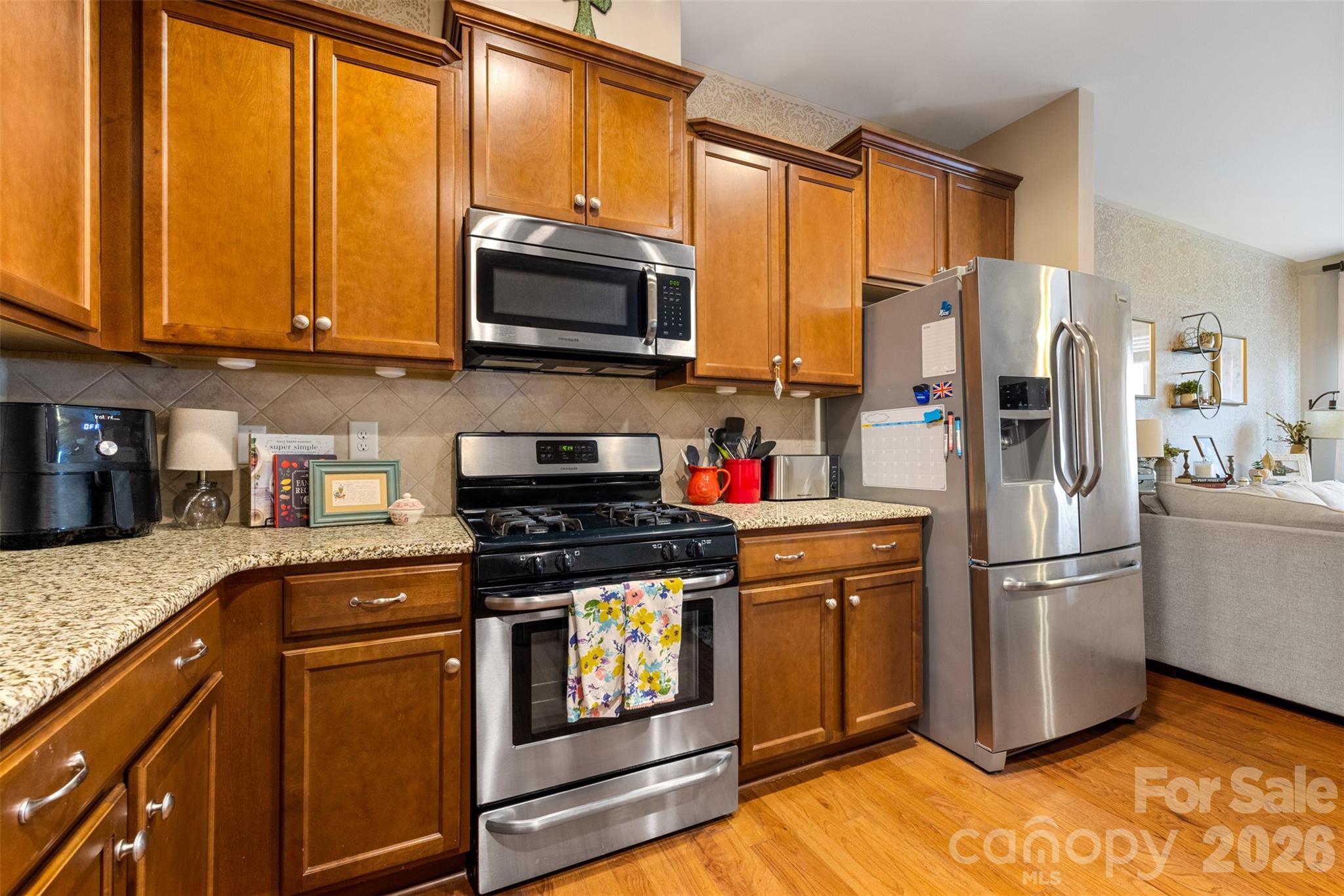 7044 Woodsbay Lane Property Photo 8