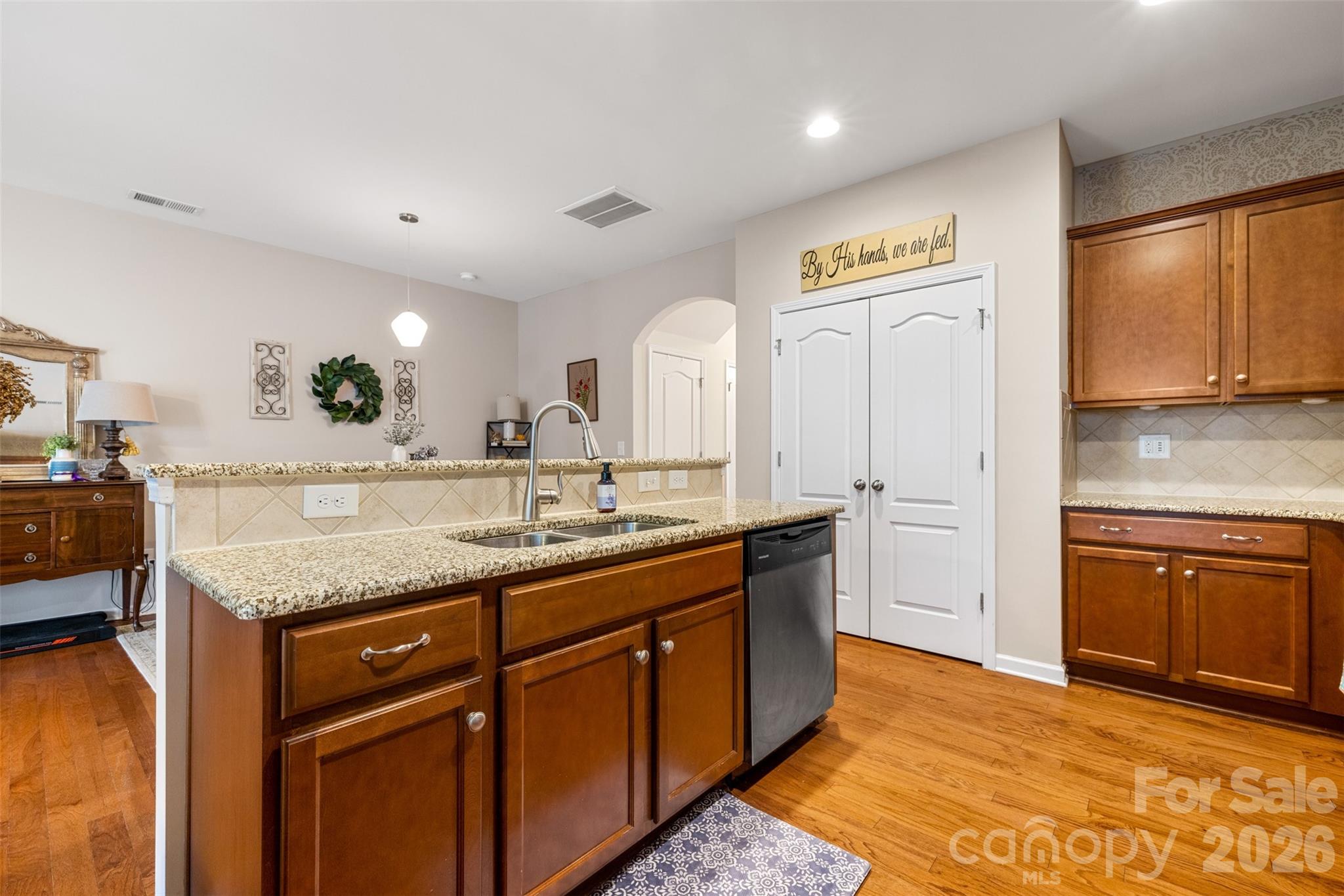 7044 Woodsbay Lane Property Photo 9