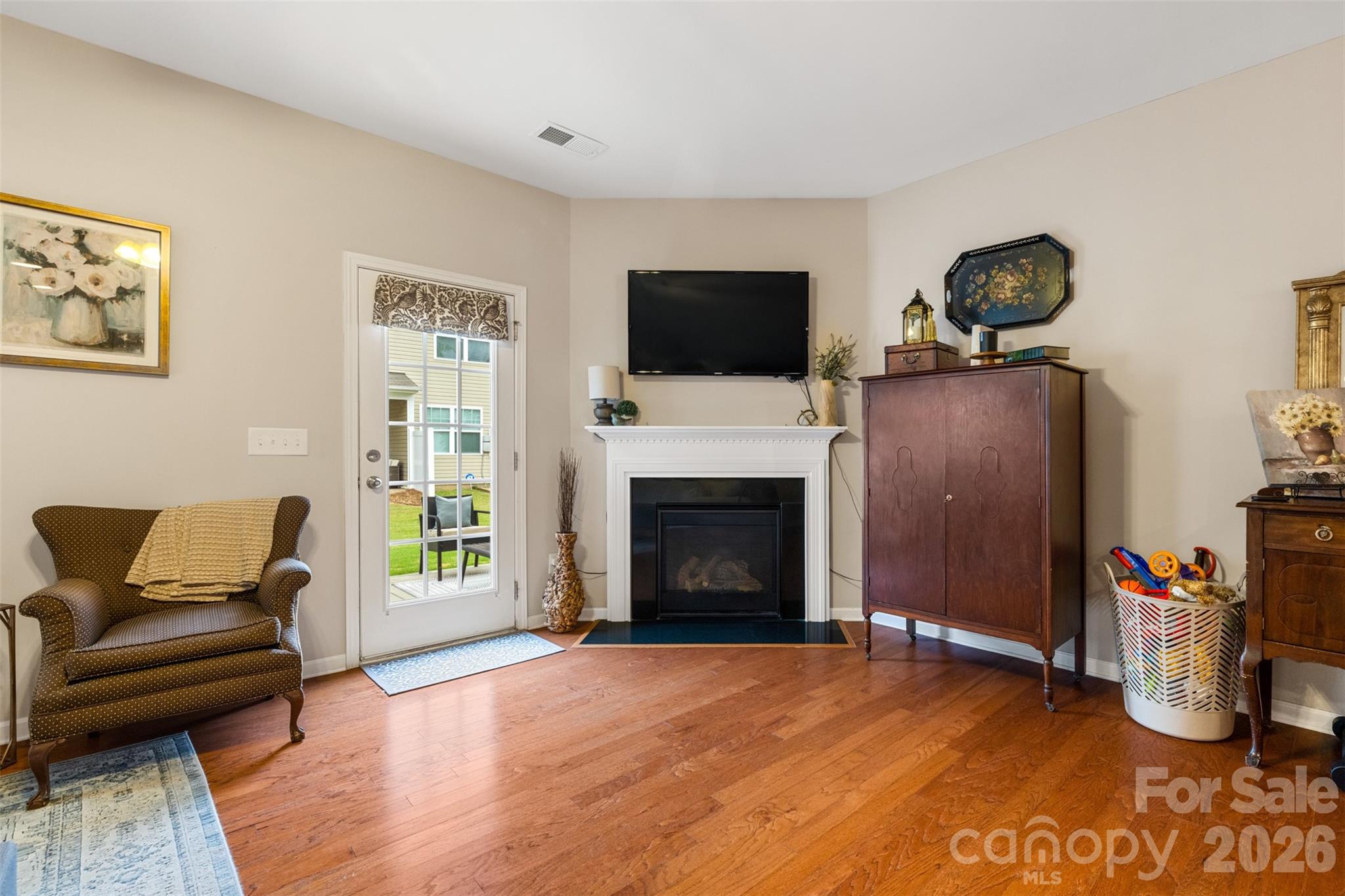 7044 Woodsbay Lane Property Photo 13