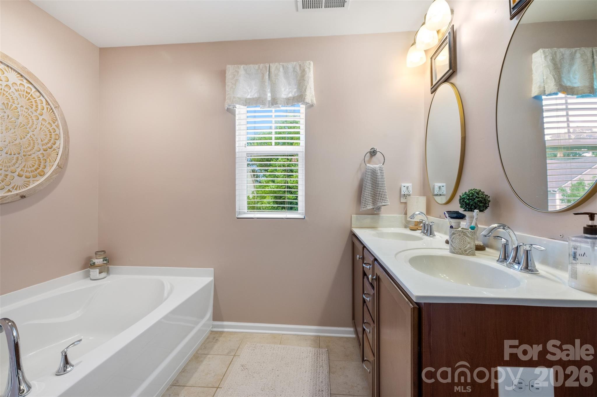 7044 Woodsbay Lane Property Photo 19