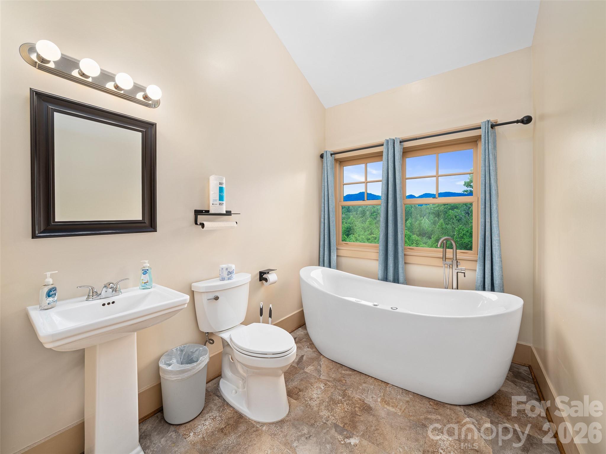 1470 Thermal City Road Property Photo 31