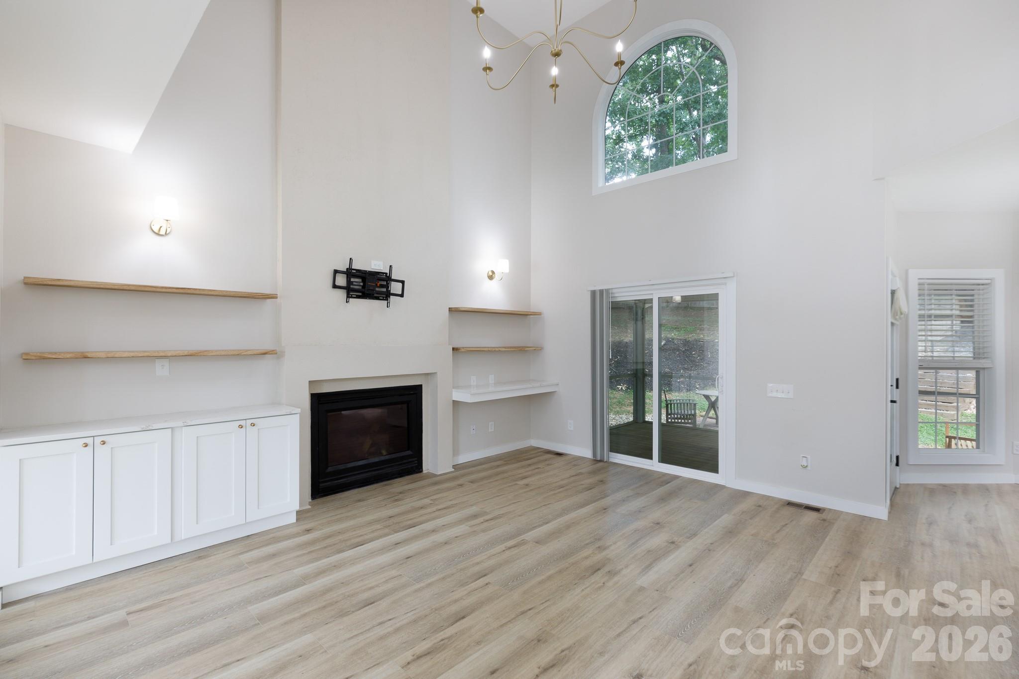 2544 Barrington Court Property Photo 4