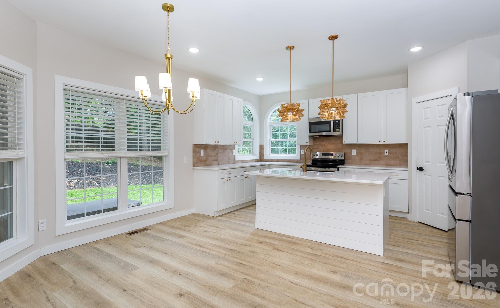 2544 Barrington Court Property Photo 7