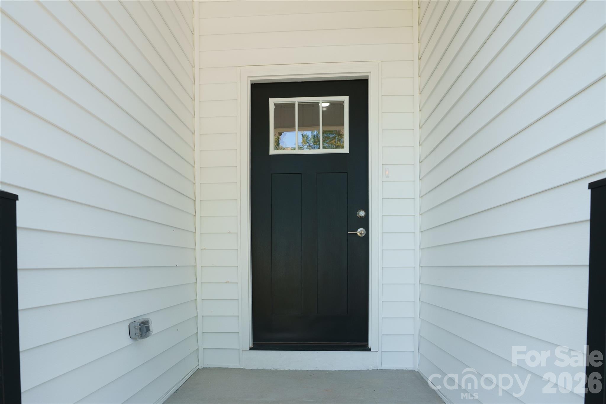208 E 15th Street Property Photo 2