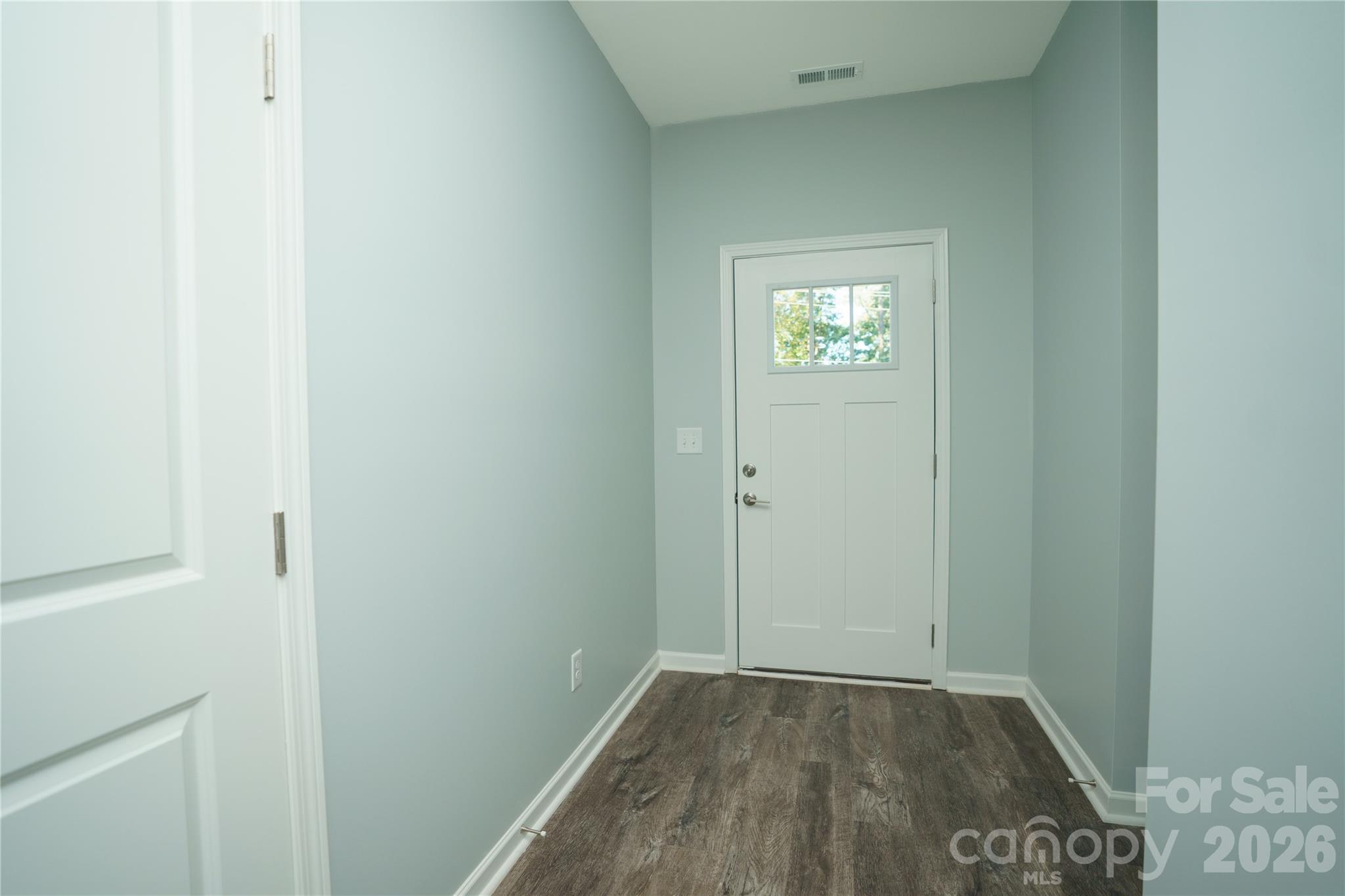 208 E 15th Street Property Photo 3