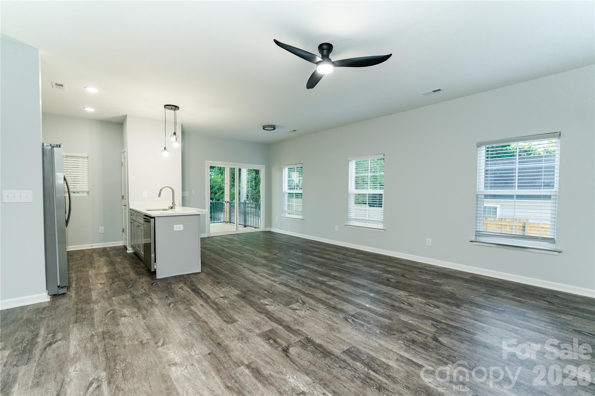 208 E 15th Street Property Photo 4