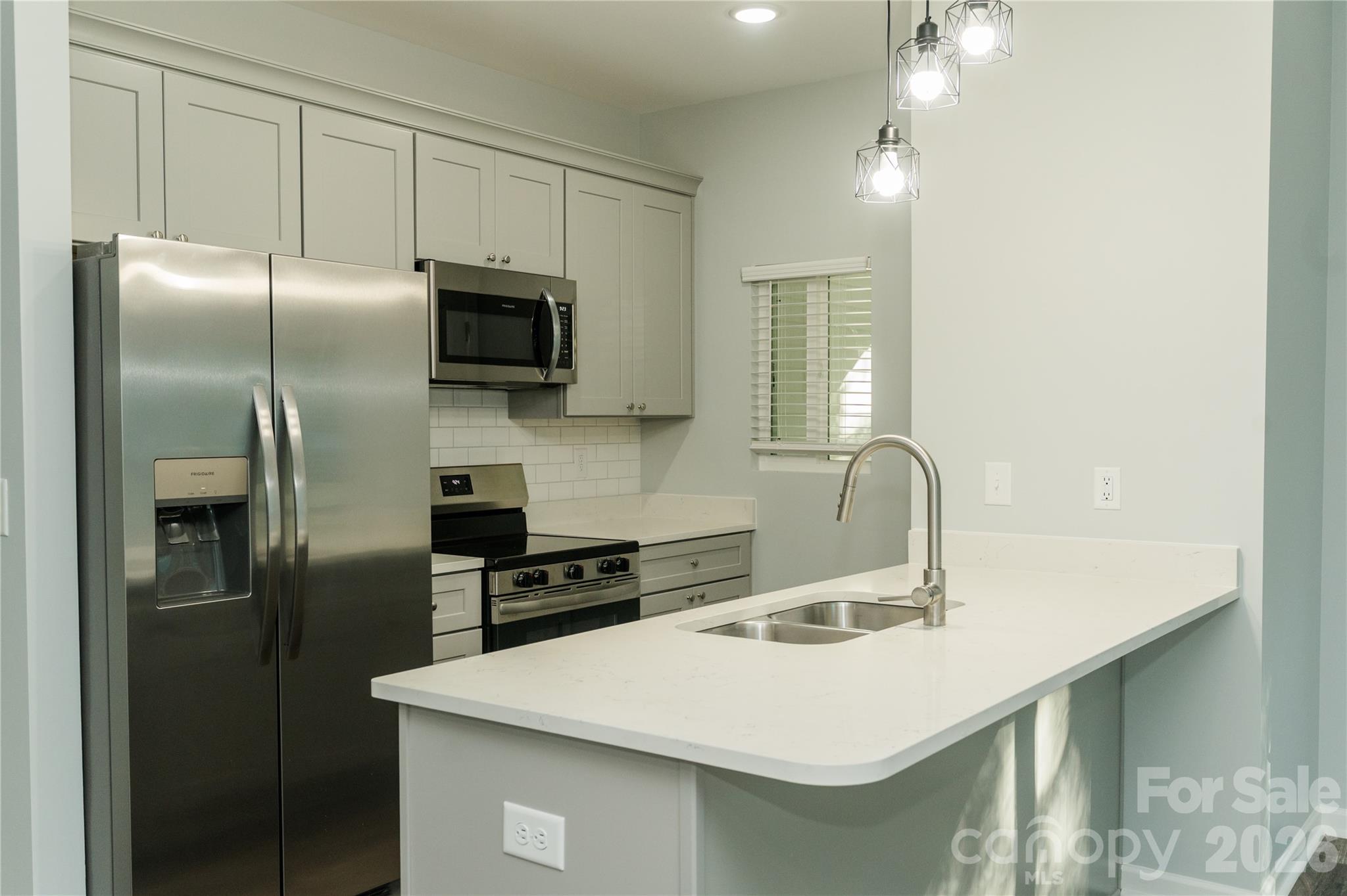 208 E 15th Street Property Photo 7