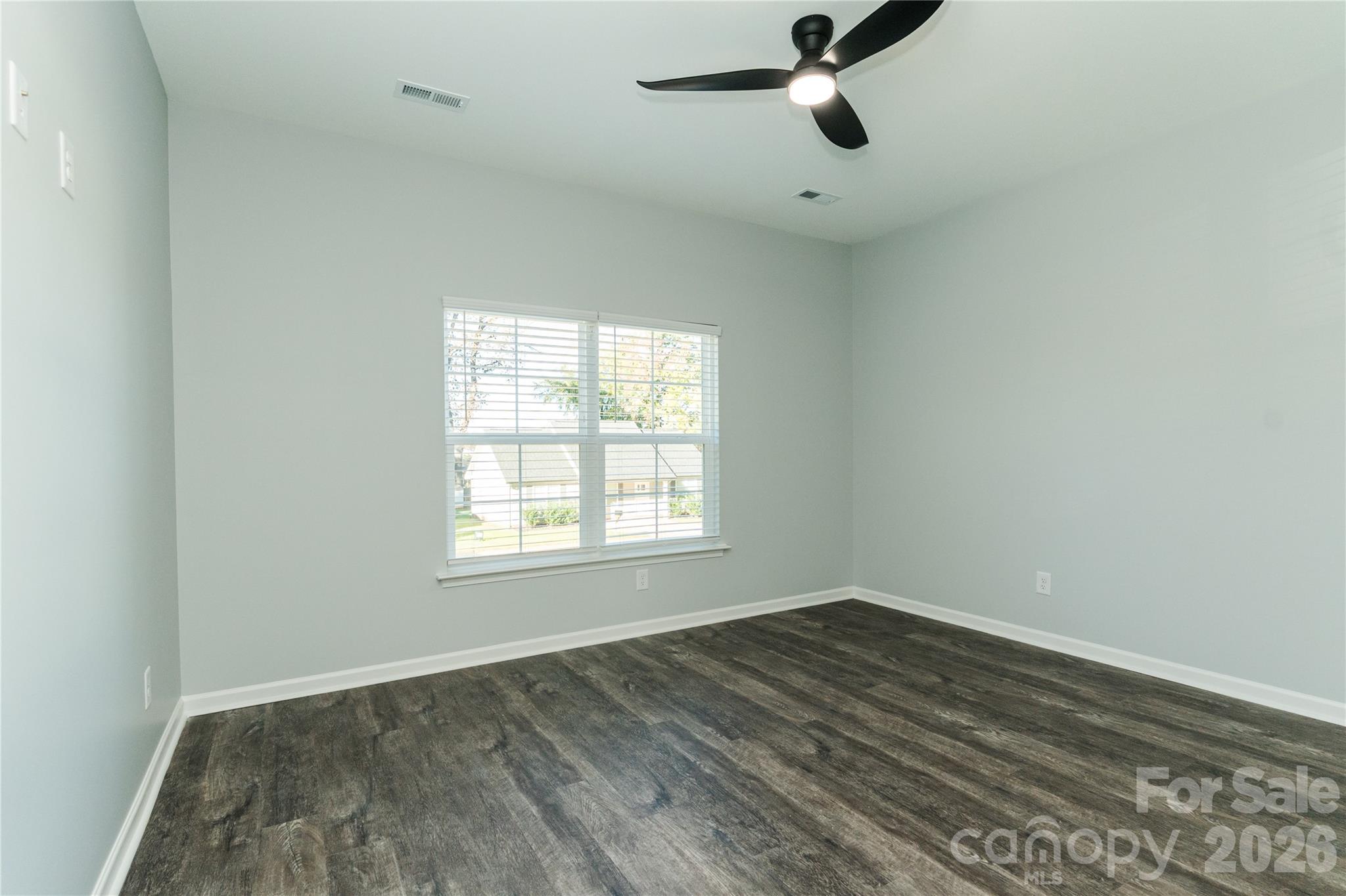 208 E 15th Street Property Photo 8