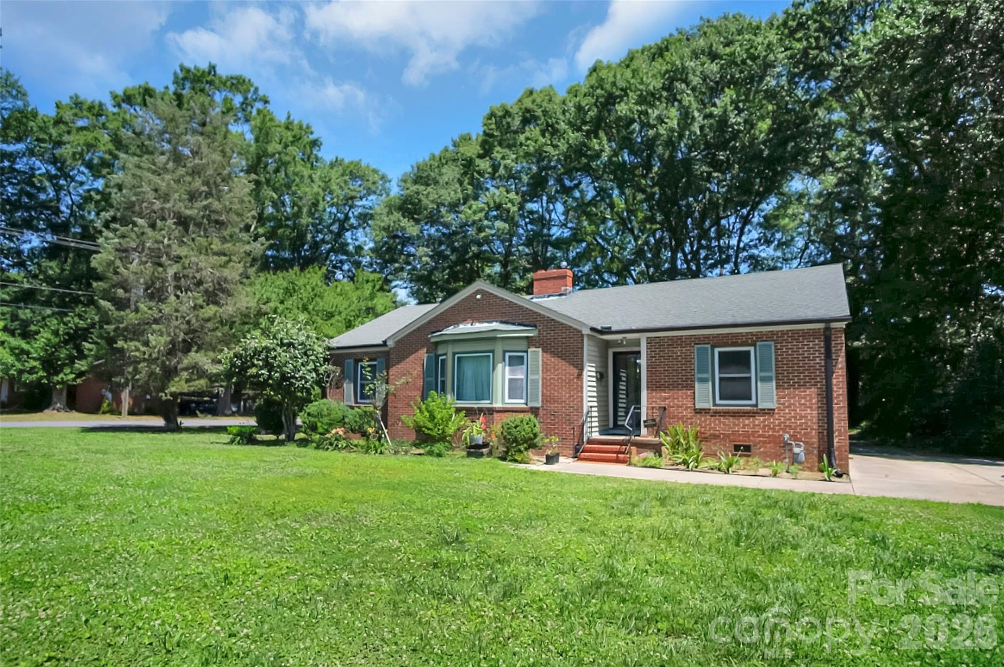 712 Home Trail Property Photo 1