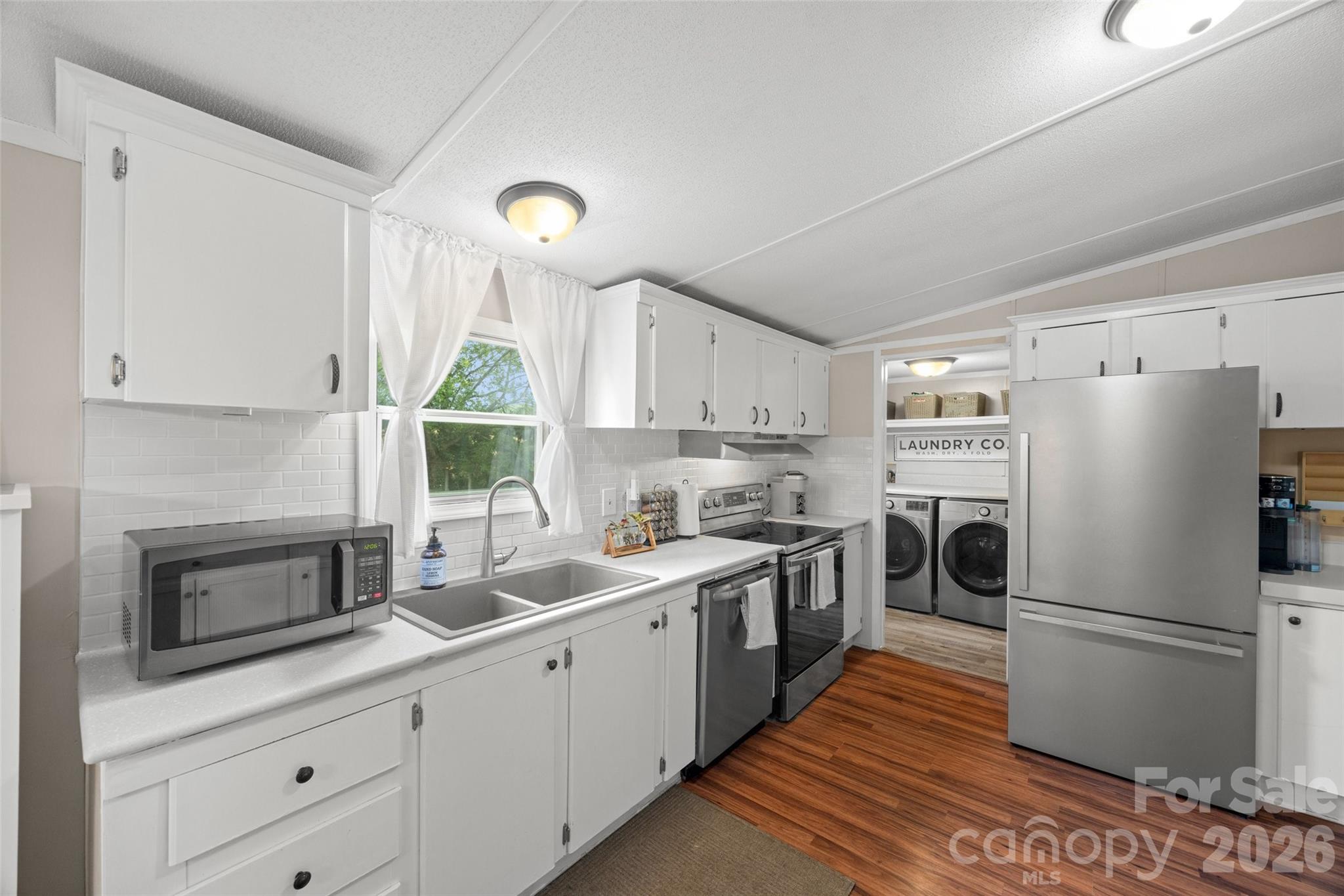 3607 Kennington Drive Property Photo 12