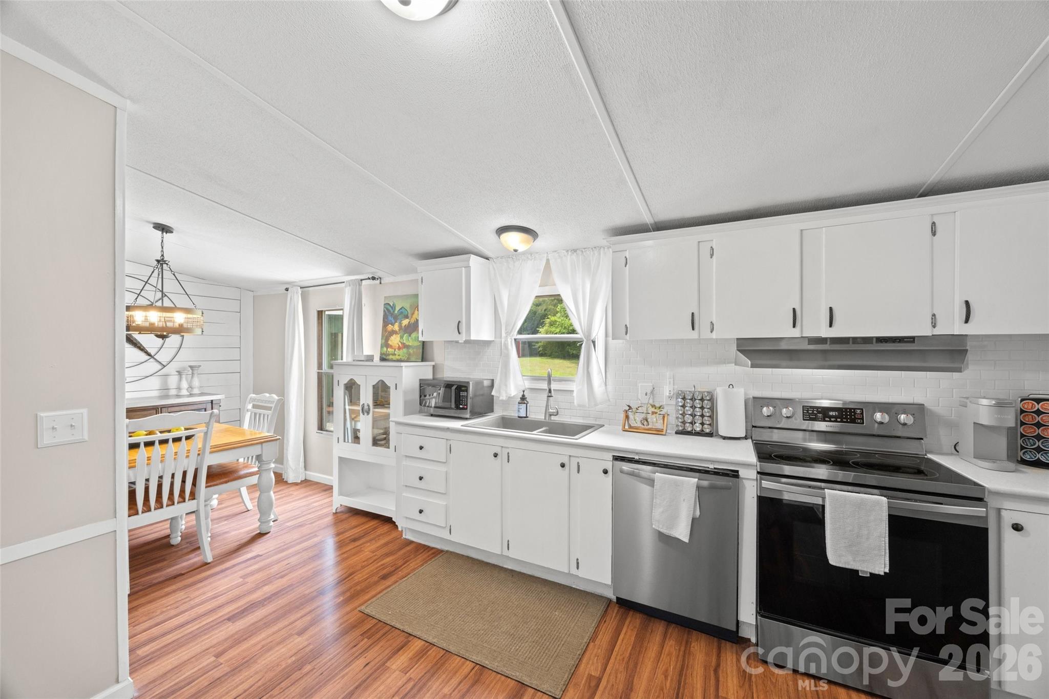 3607 Kennington Drive Property Photo 6